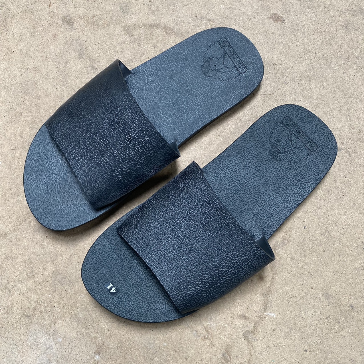 USD và vàng tăng mạnh, Bitcoin mất mốc 40.000 USD