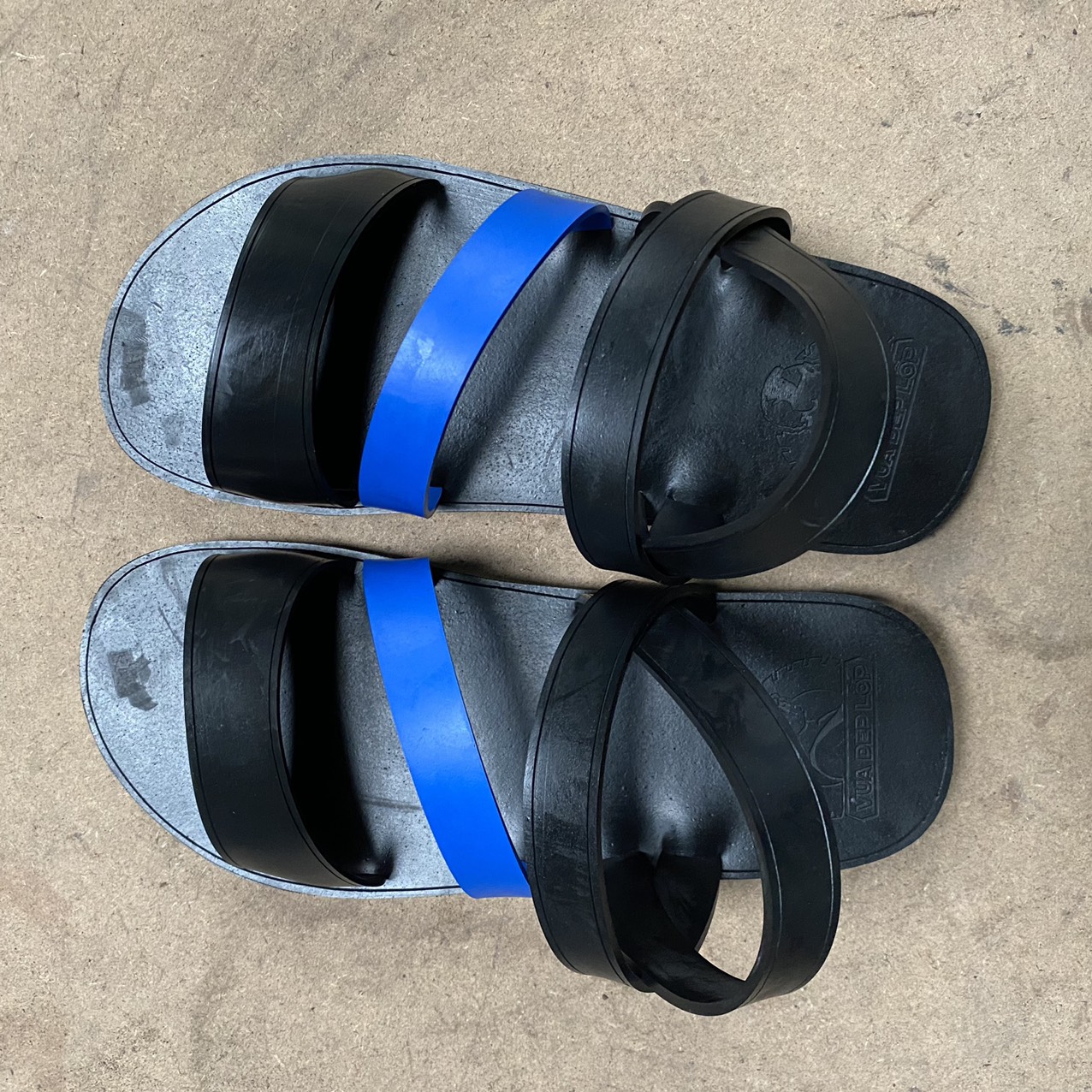 Huyền thoại bước chân - câu chuyện dép lốp Việt Nam từ quá khứ tới hiện tại