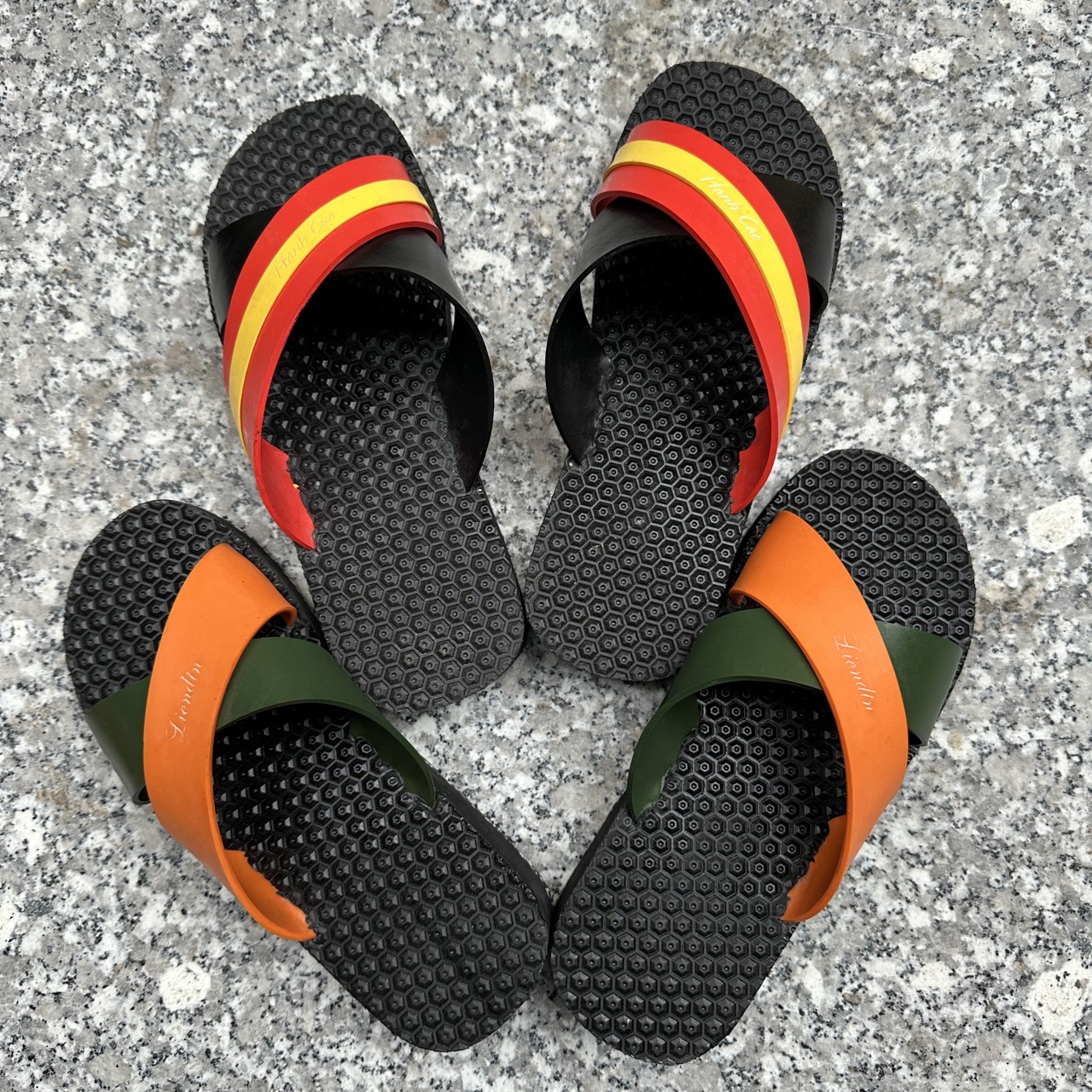 Người giữ nghề làm dép cao su Người giữ nghề làm dép cao su