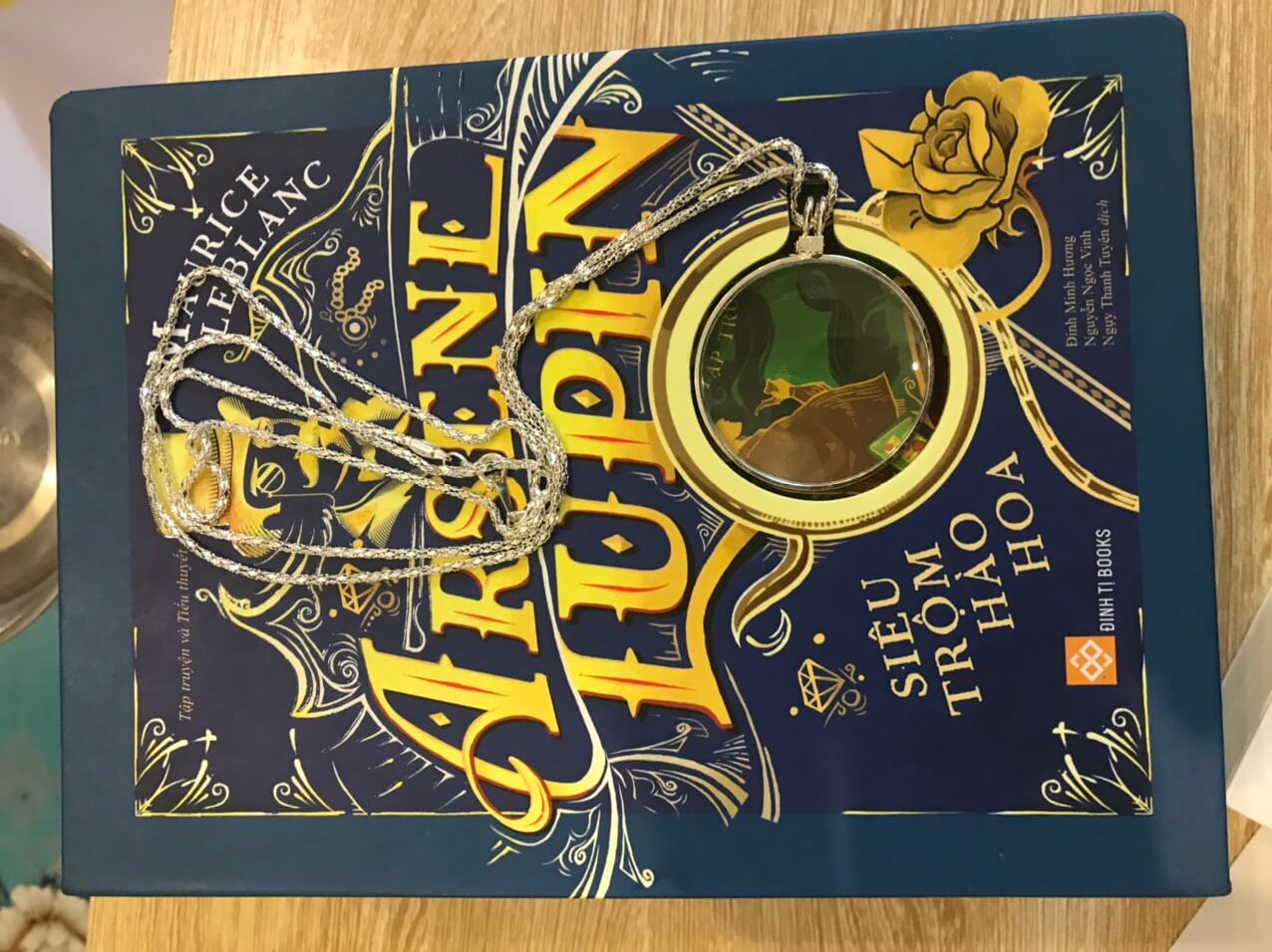 Asene Lupin - Những cuộc phiêu lưu kỳ lạ; Đối đầu với Herlock Sholmes; Cây kim rỗng; Vụ chơi khăm ngài triệu phú; Lời thú tội;