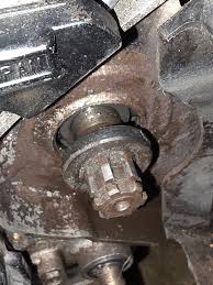 Các nguyên nhân làm Oil Seal bị đẩy khỏi vỏ