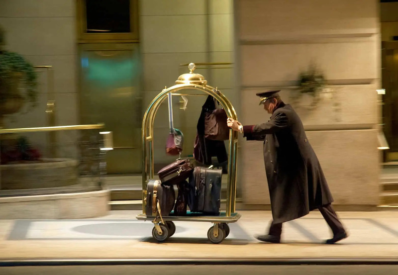 Bellman hay còn được gọi là nhân viên hành lý khách sạn