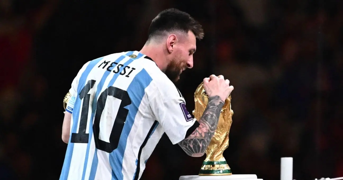 adidas-adilette-aqua-bi-an-cua-nha-vo-dich-the-gioi-messi