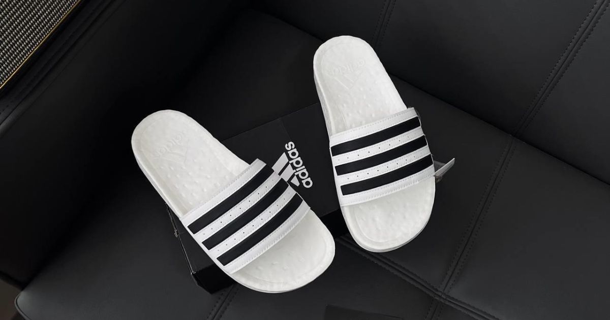 adidas-adilette-boost-trai-nghiem-su-thoai-mai-tuyet-voi-cua-mau-dep-em-nhat-the