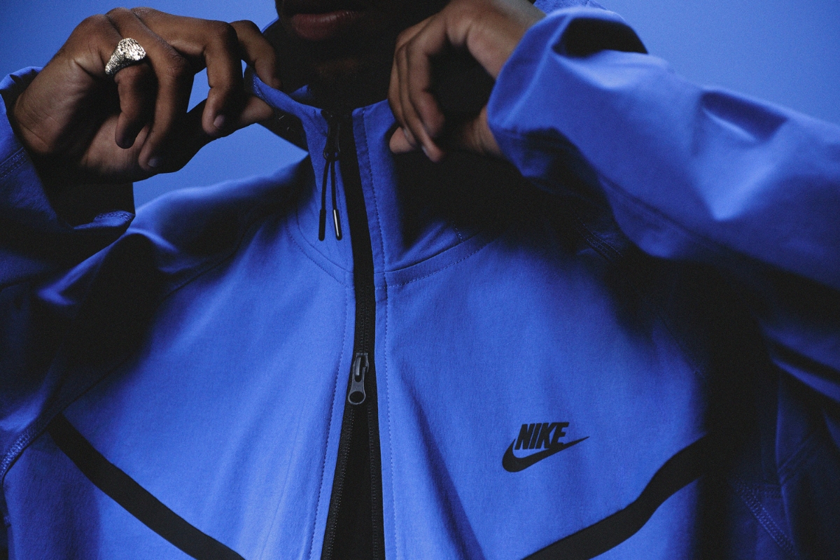 Thiết kế áo khoác Nike Tech Woven Suit