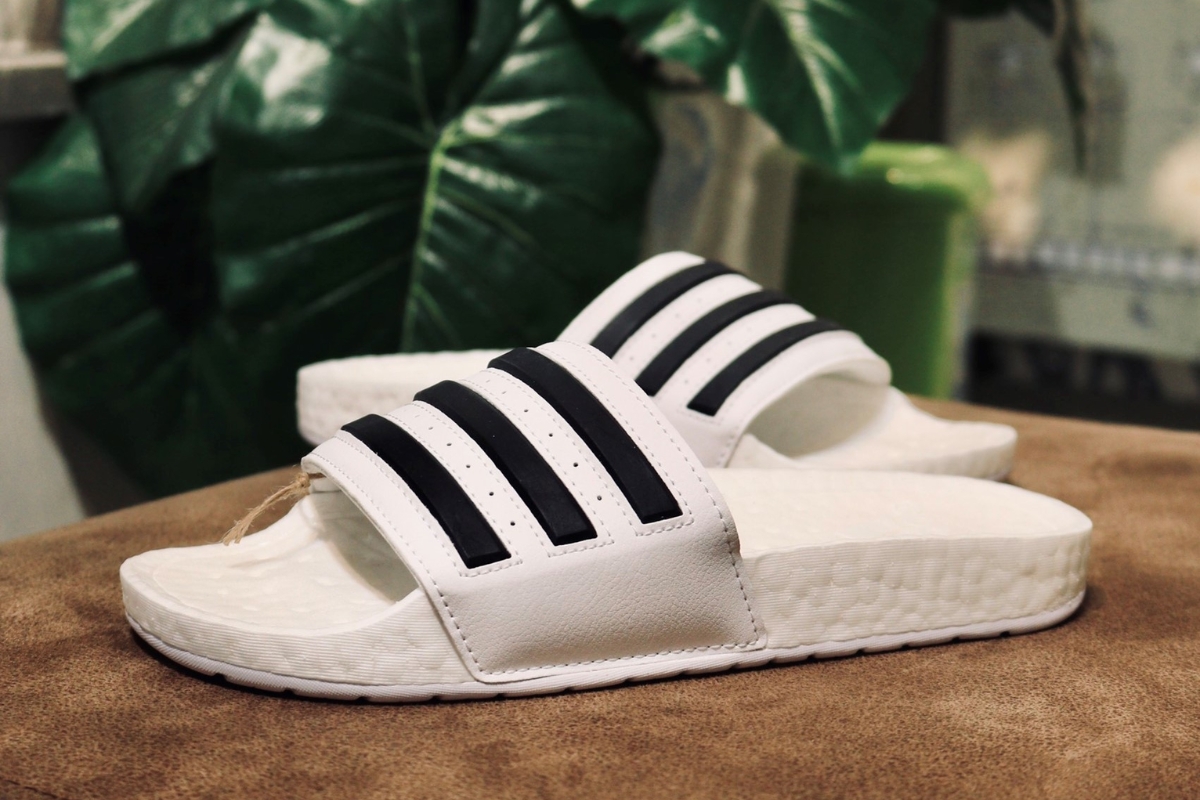 Adidas Adilette Boost: Đôi dép êm nhất thế giới 