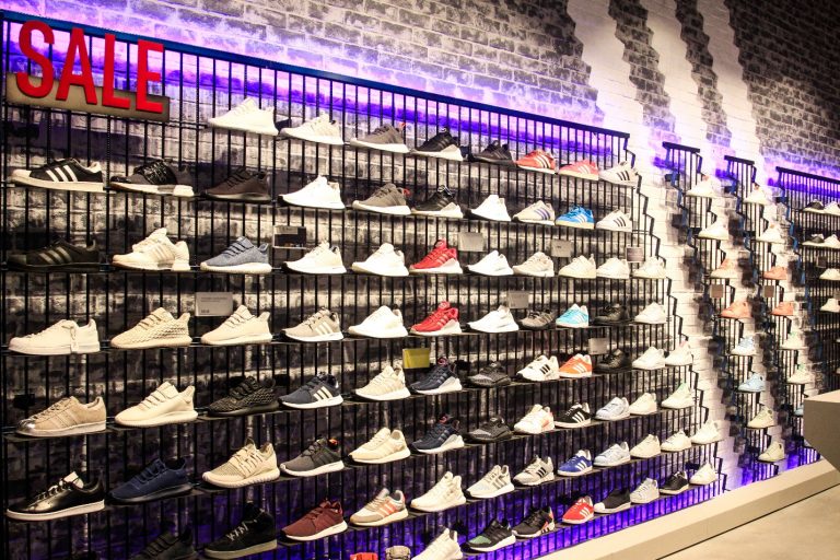 Shop giay adidas Clearance