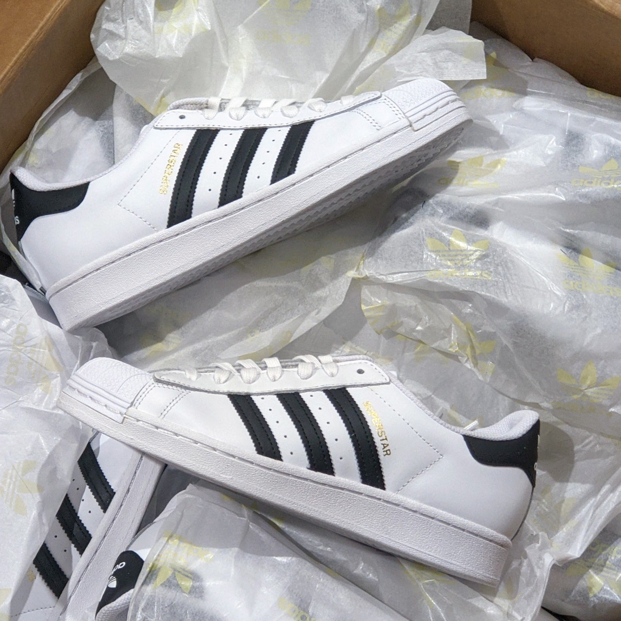 Giày adidas superstar