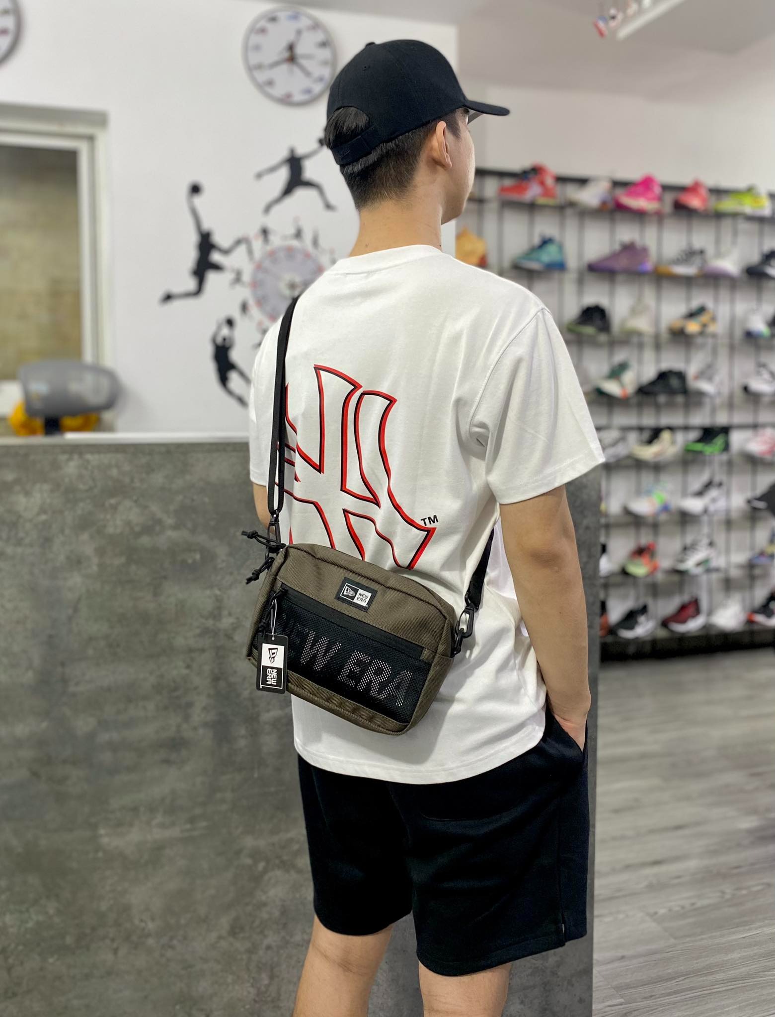 tui-cheo-new-era-shoulder-pouch-bag-large-brown-12325633-01-hang-chinh-hang