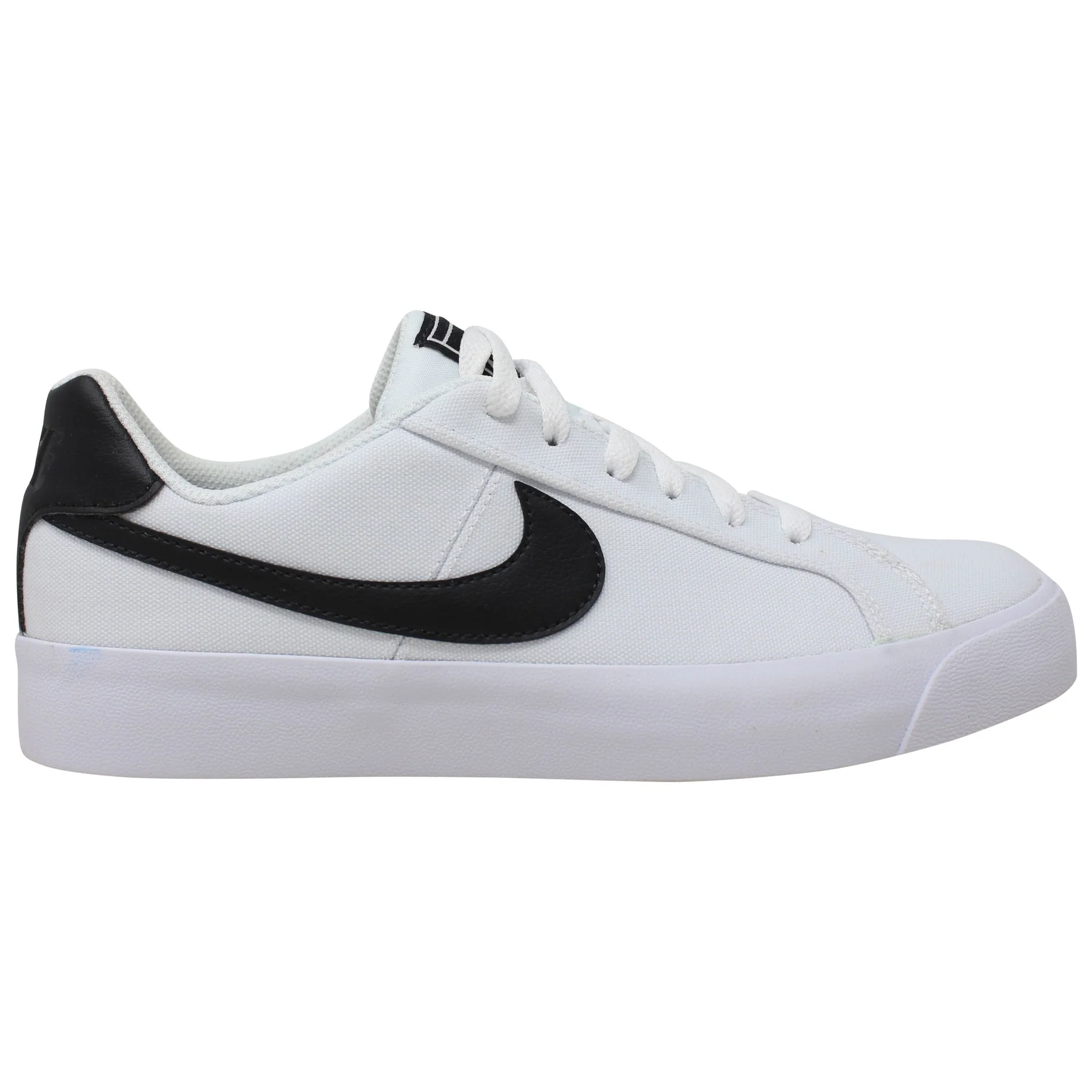 Nike court 2025 royale white black
