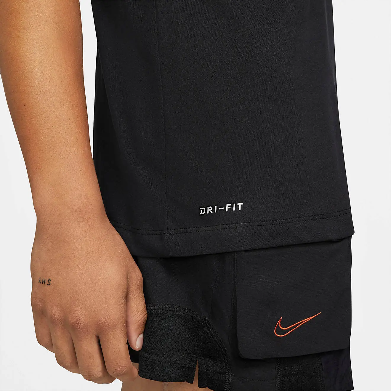ao-phong-nike-men-s-dri-fit-2yr-swoosh-training-t-shirt-cz9724-010-hang-chinh-ha