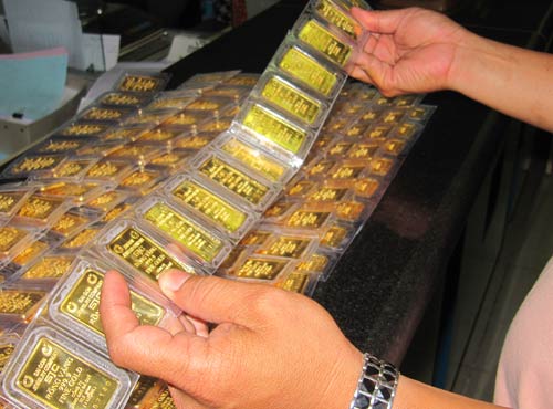 Giá vàng trong nước về sát 42 triệu đồng/lượng