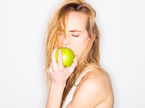 Ăn nhiều táo giúp tăng khoái cảm tình dục ở phụ nữ