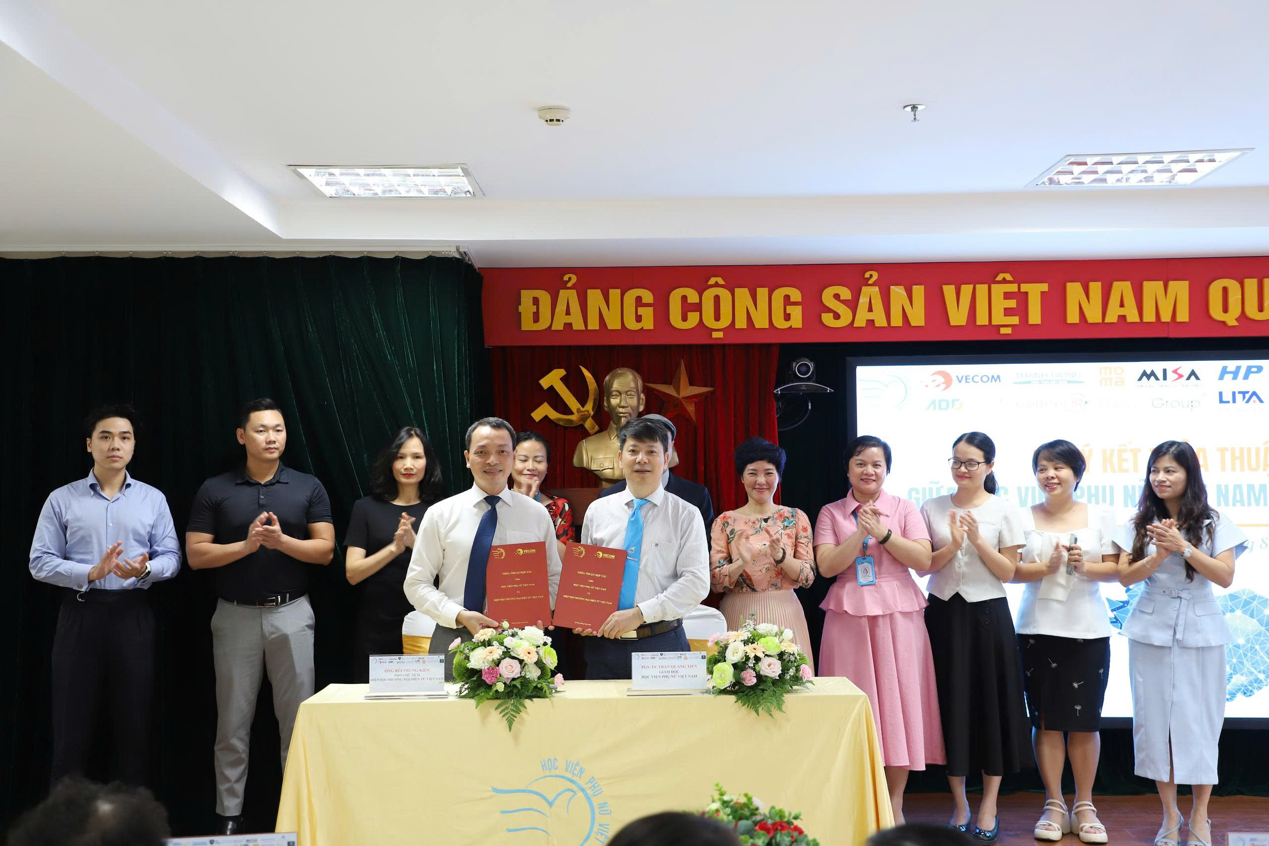 VECOM đồng hành cùng Học viện Phụ nữ Việt Nam trong đào tạo nguồn nhân lực số
