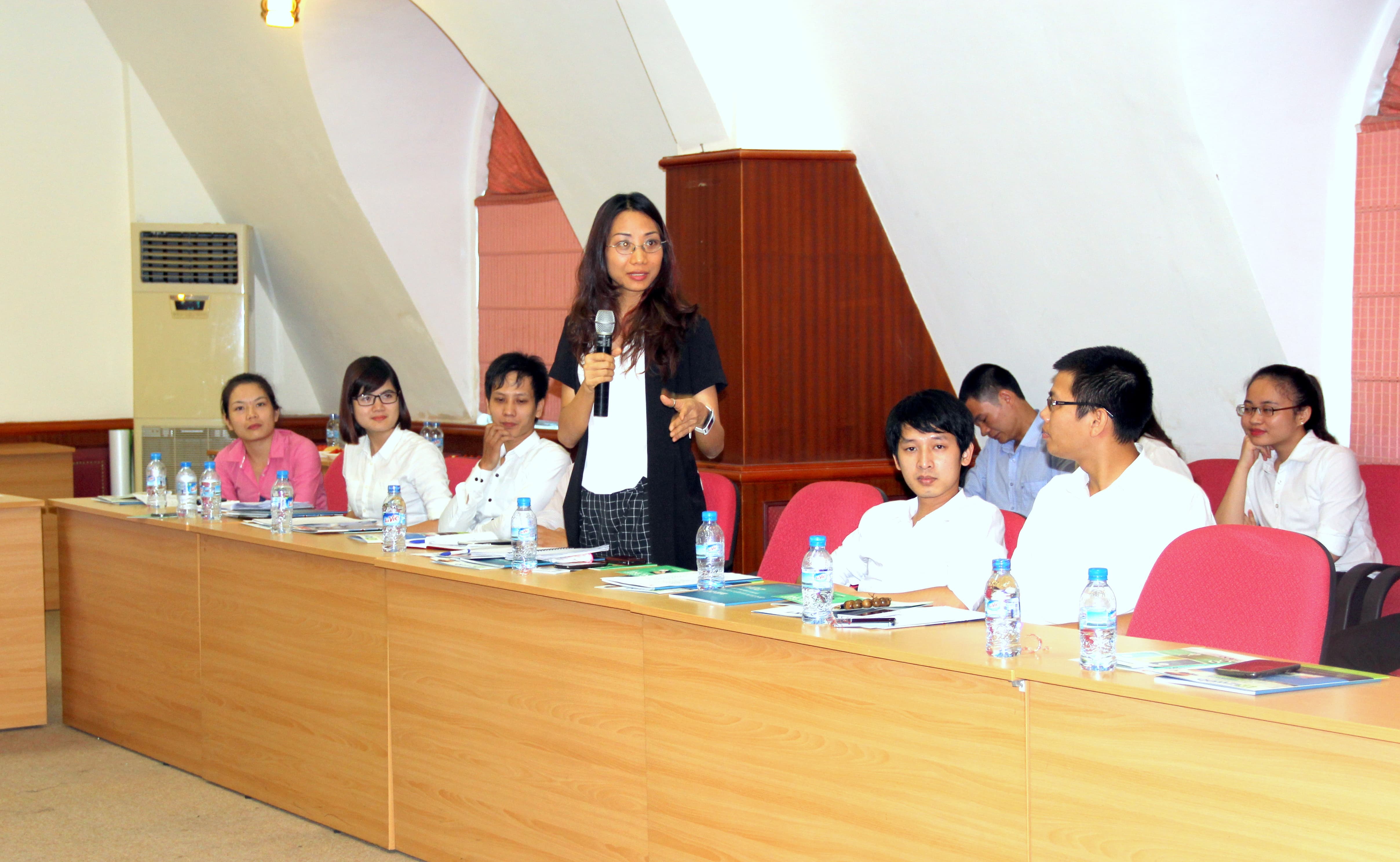Bà Dương Thu Phương – Phó giám đốc Ibox đưa ra các giải pháp kinh doanh cho các hội viên