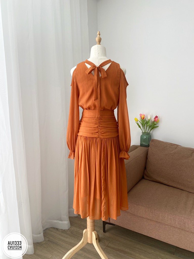 Set áo cổ tim thắt nơ sau hở vai & Chân váy dài nhún hông