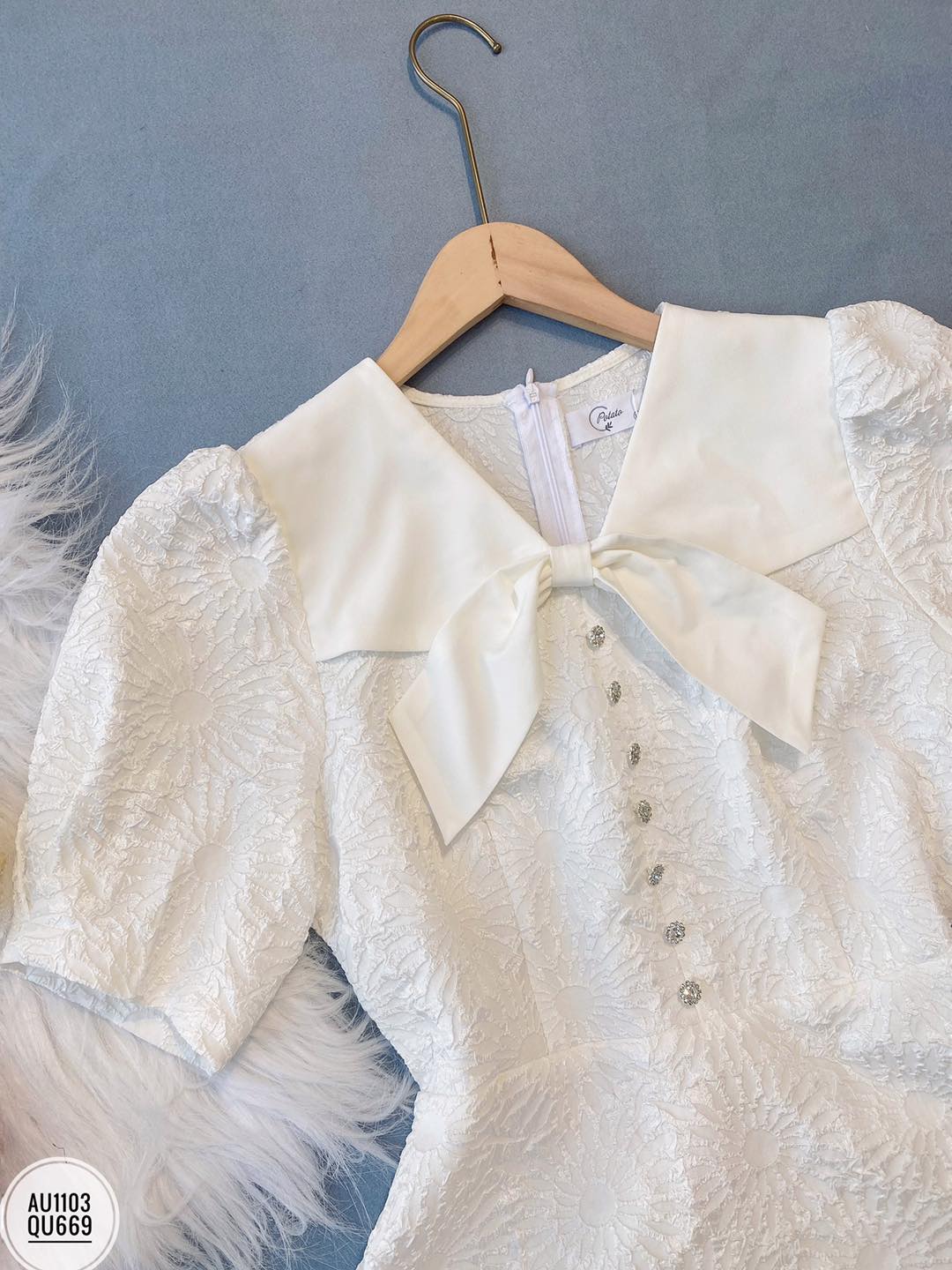 Áo cổ nơ phối tay bồng dáng peplum