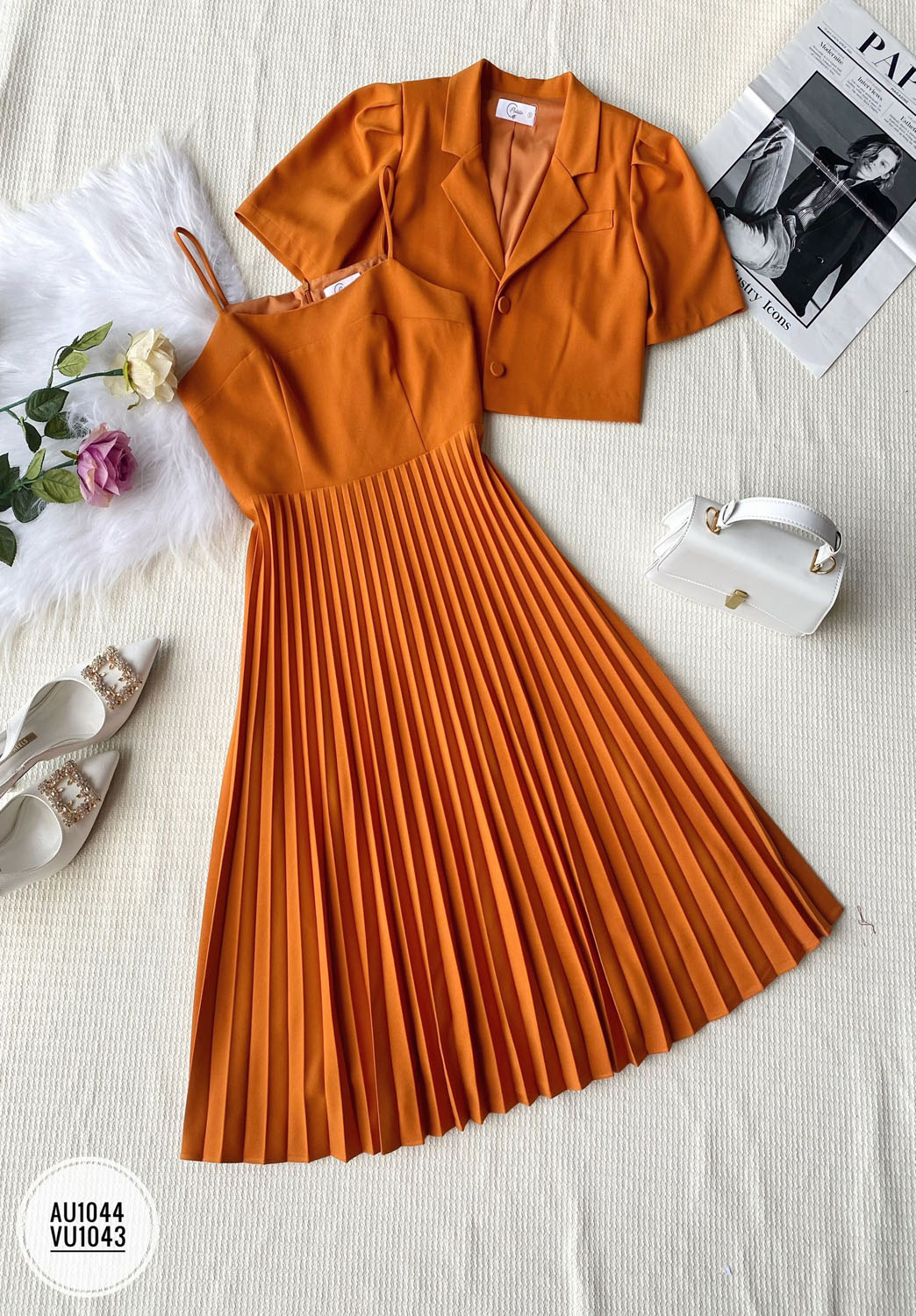 Sét váy hai dây chân xếp li & Áo croptop cổ hai ve tay bồng