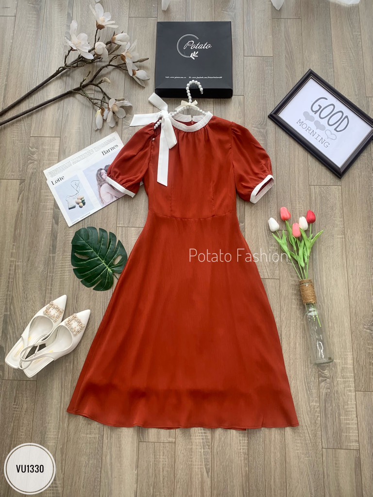 Váy cổ tròn hở vai đính nơ chân xòe