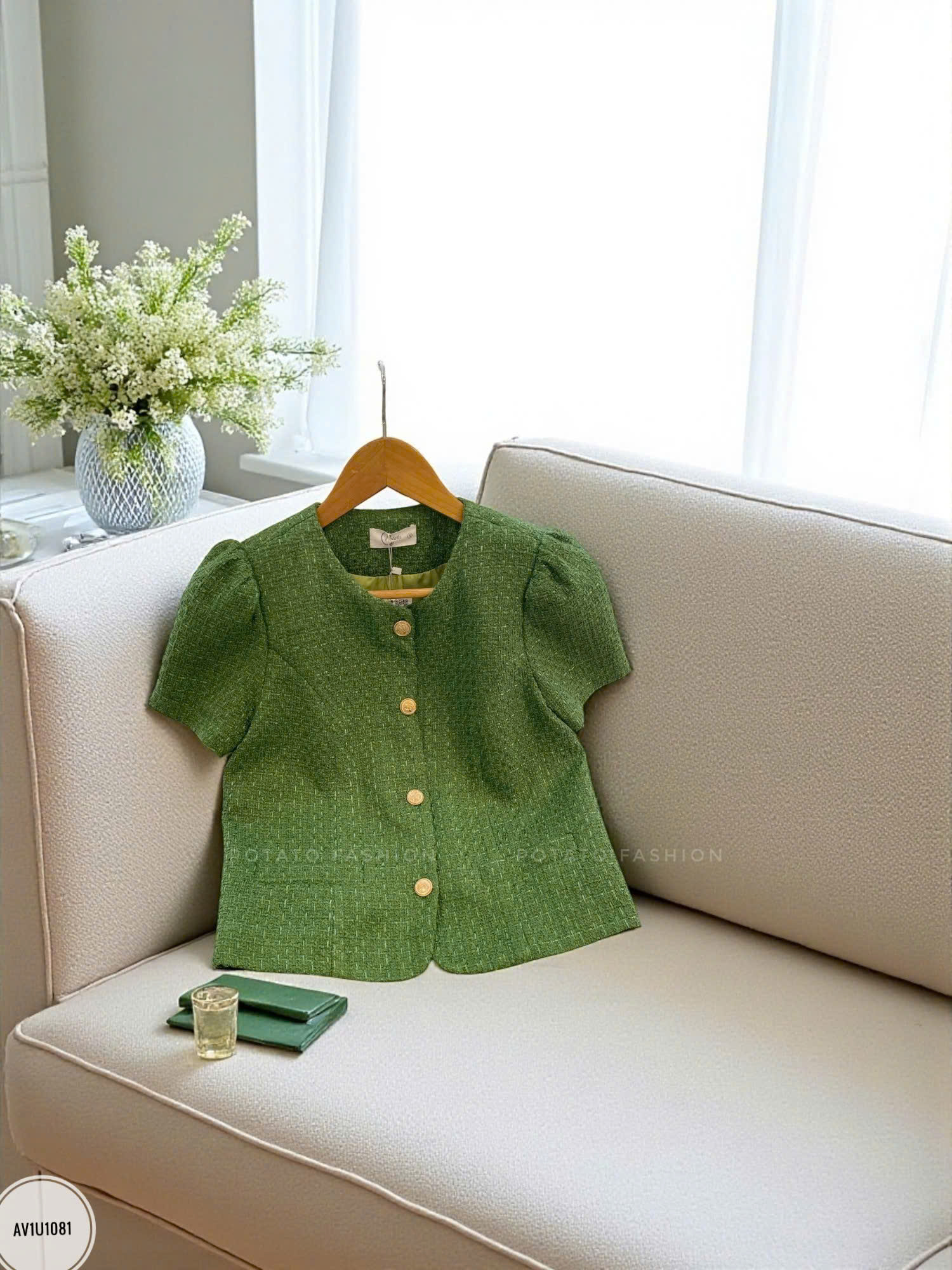 Áo tweed cổ tròn cài cúc vạt tròn tay bồng