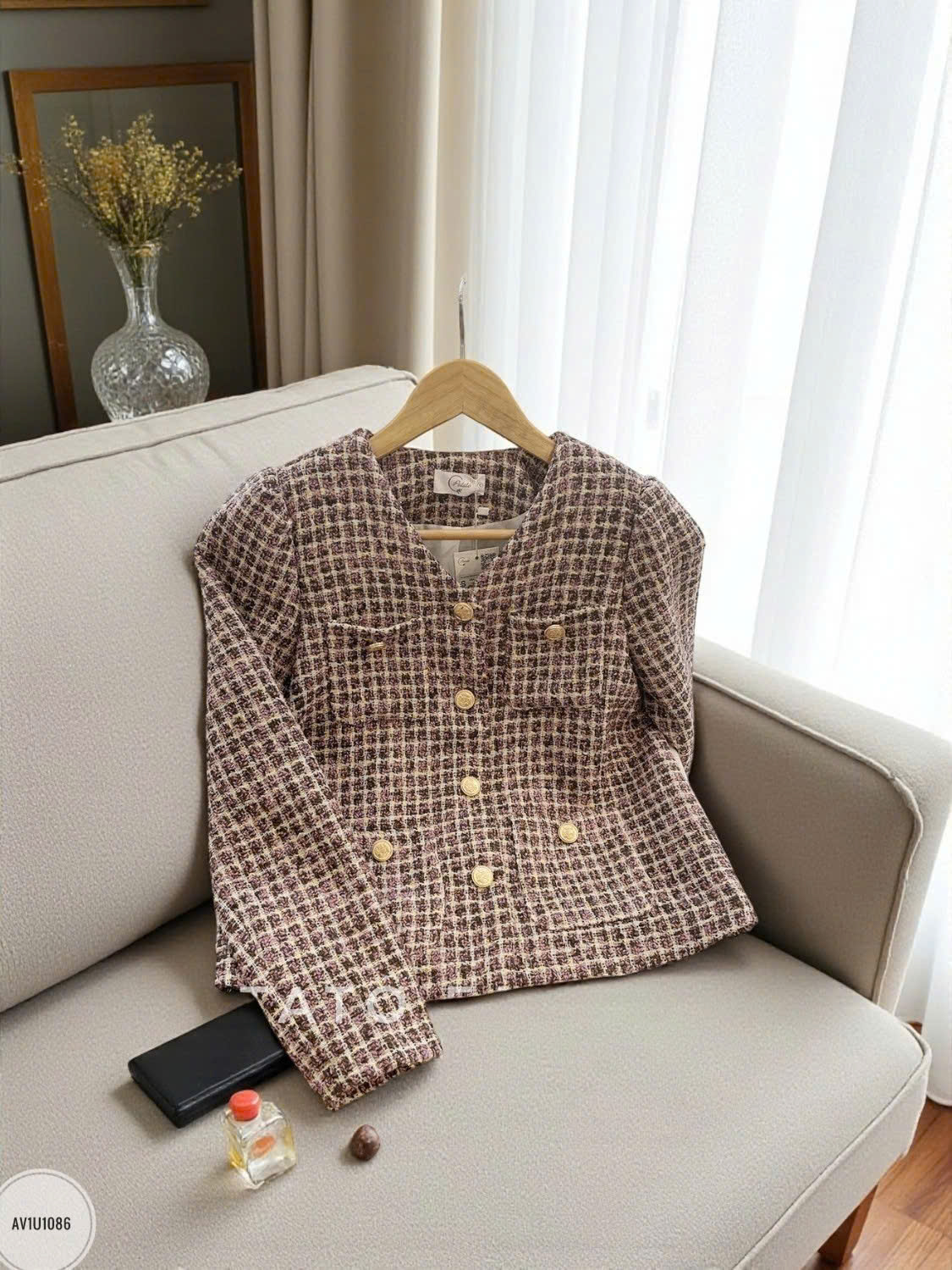 Áo tweed cổ tim cài cúc tay bồng túi ốp