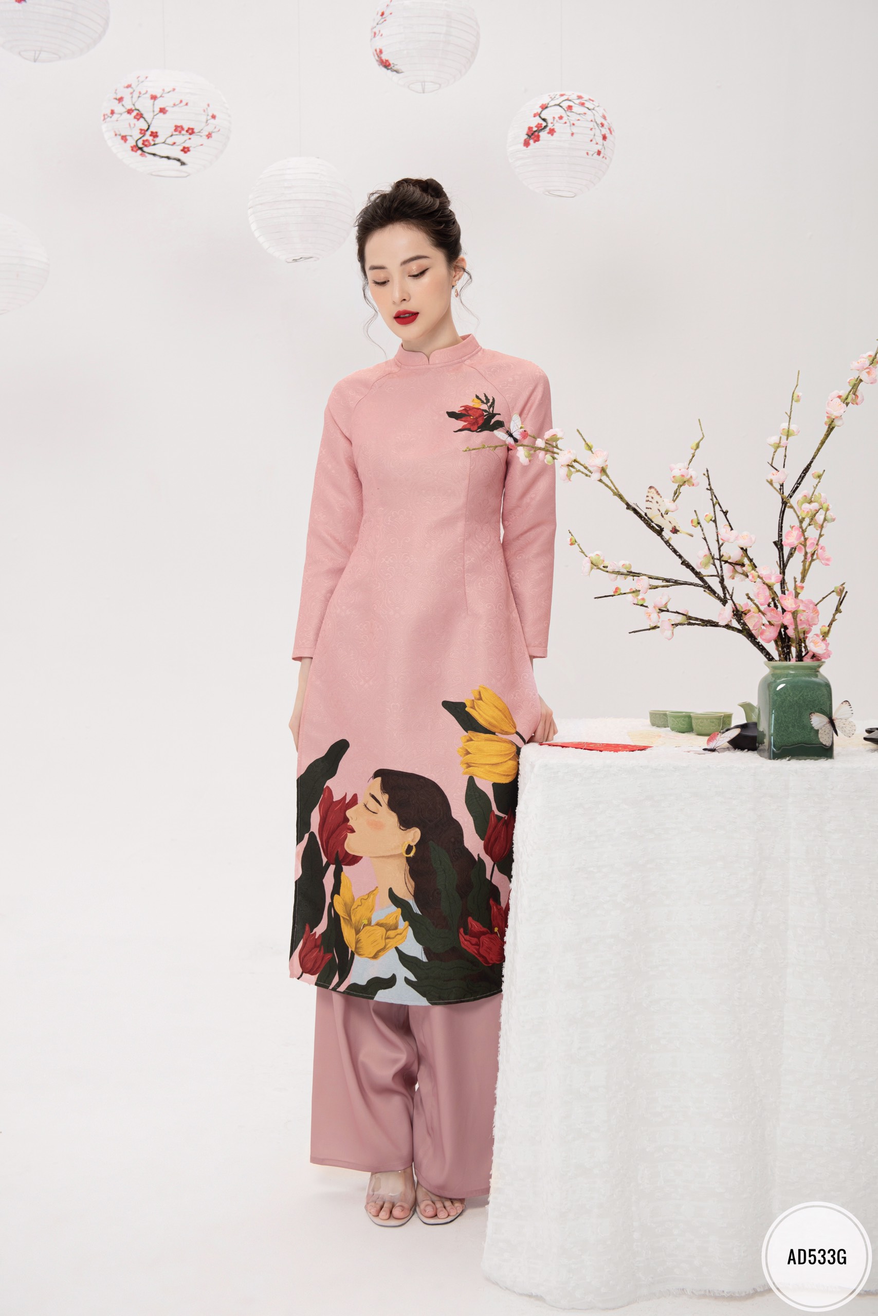 Sét áo dài in hình cô gái và hoa tuy líp vải gấm