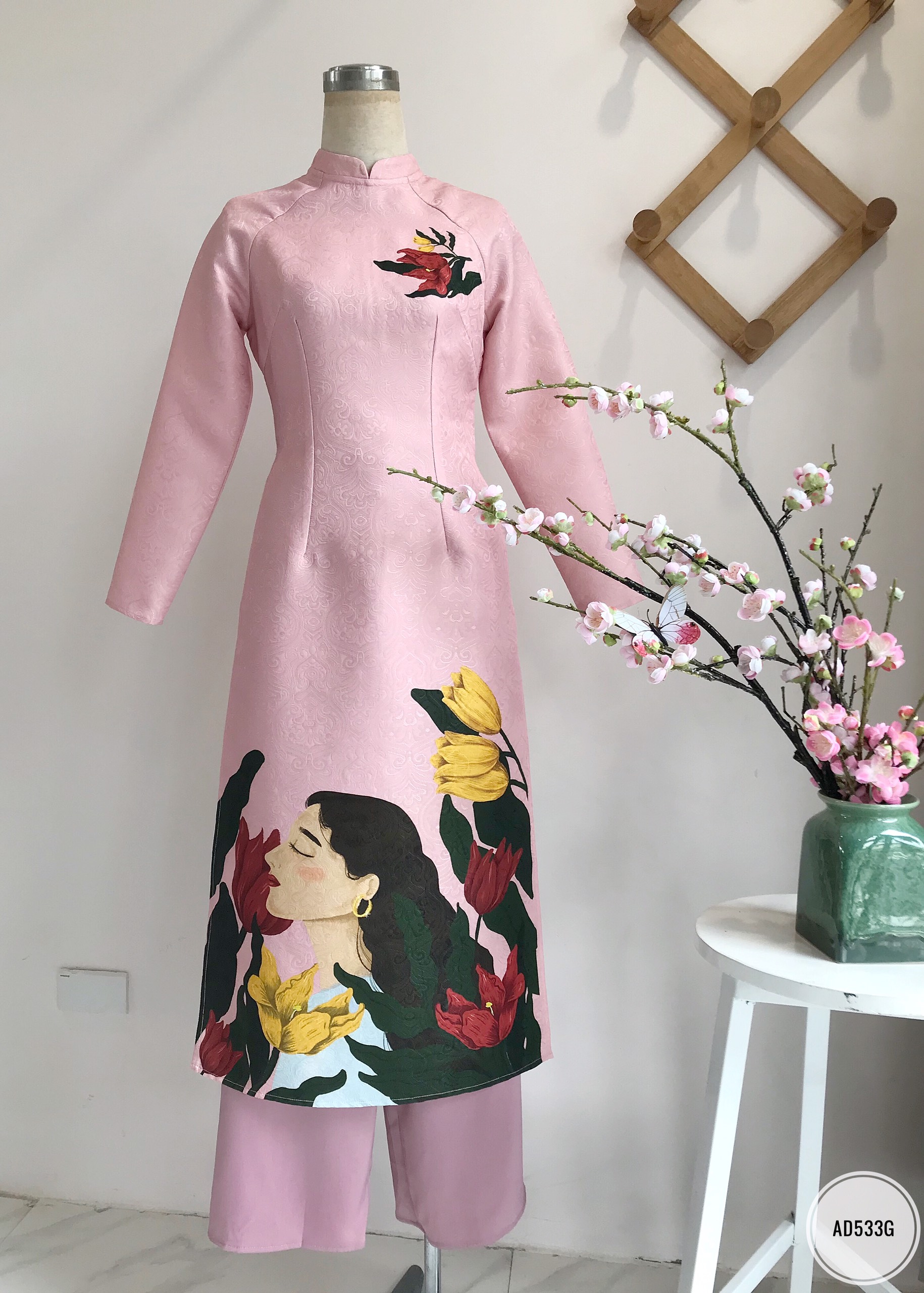 Sét áo dài in hình cô gái và hoa tuy líp vải gấm