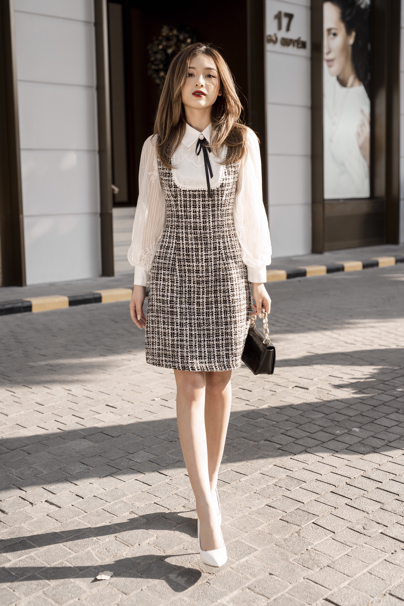 Váy cổ đức phối ren