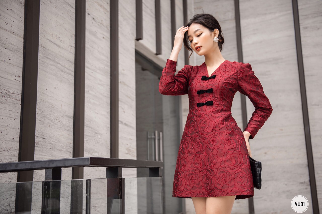 Váy cổ tim, đính nơ tay bồng