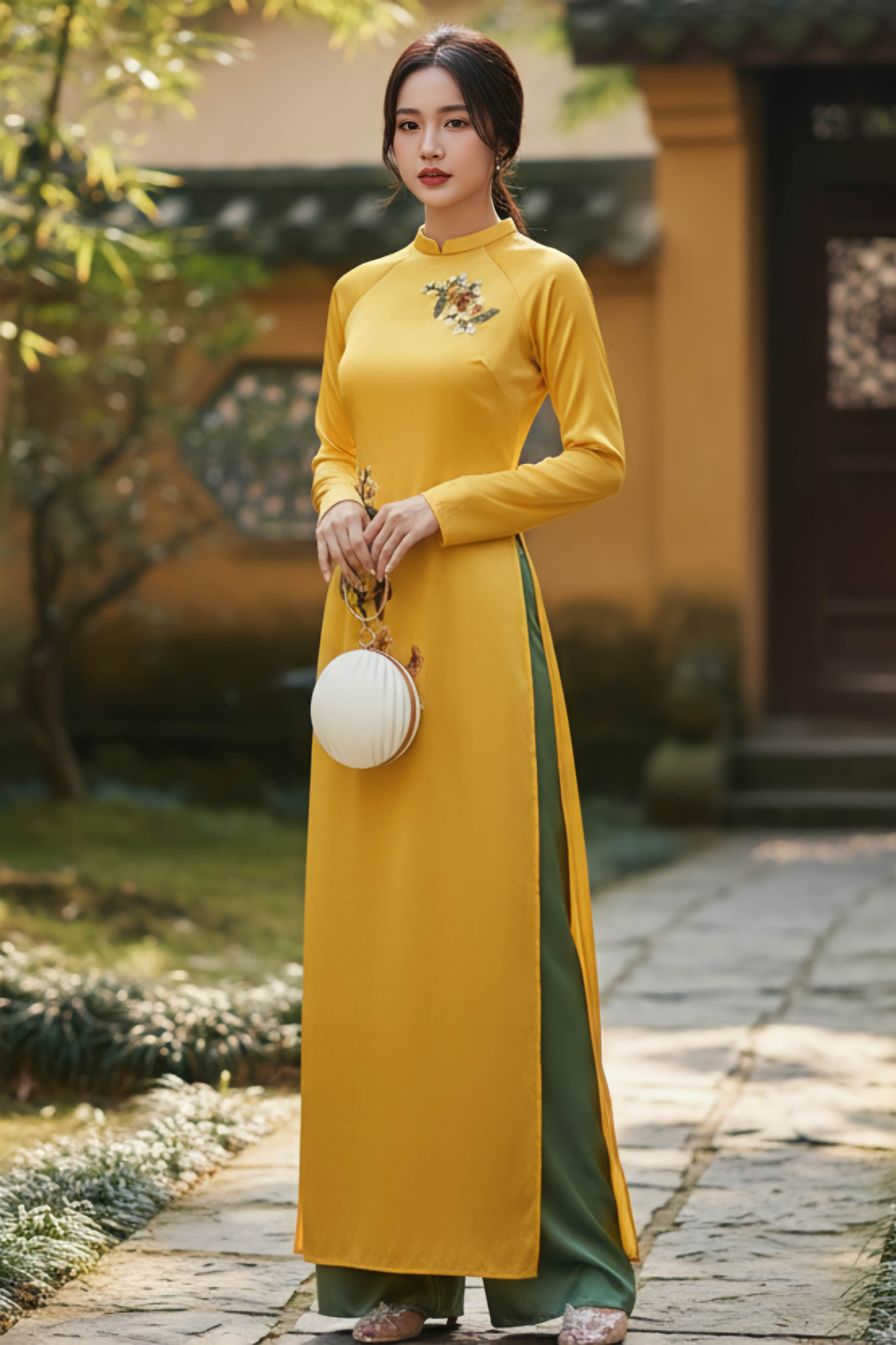 Áo dài Giai Nguyệt thêu thủ công