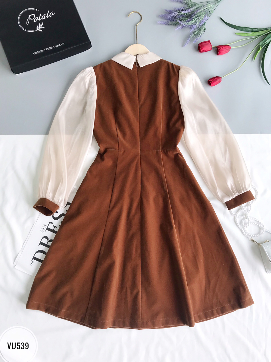Váy cổ đức đáp ngực