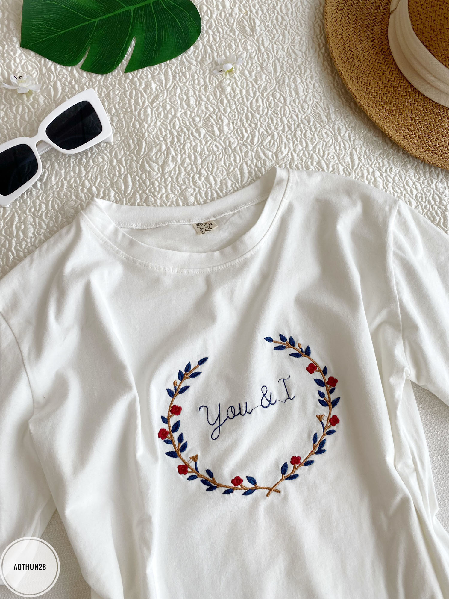 Áo phông thêu chữ YOU AND I