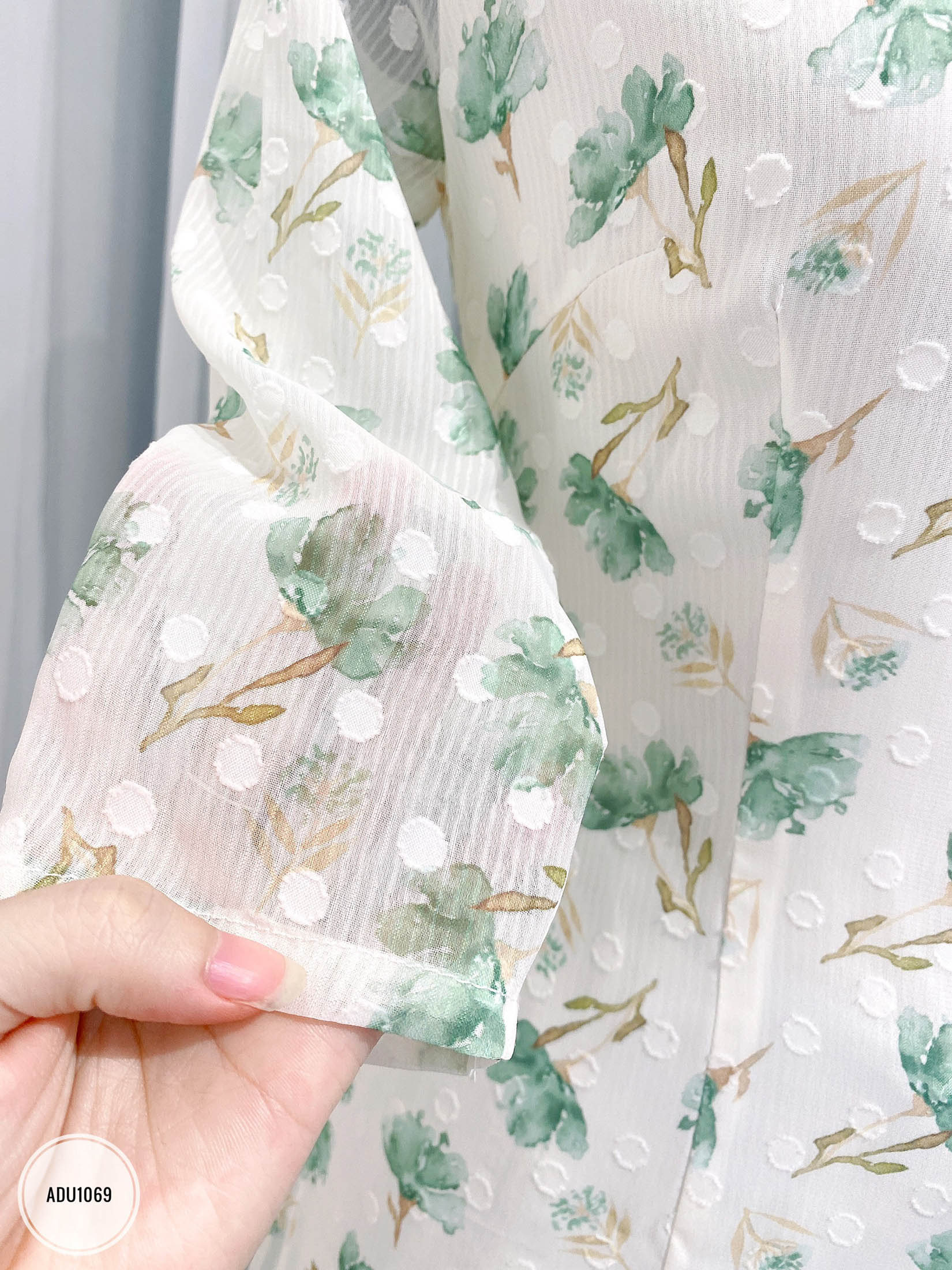 Áo dài cổ tàu xẻ dáng ôm tay lỡ