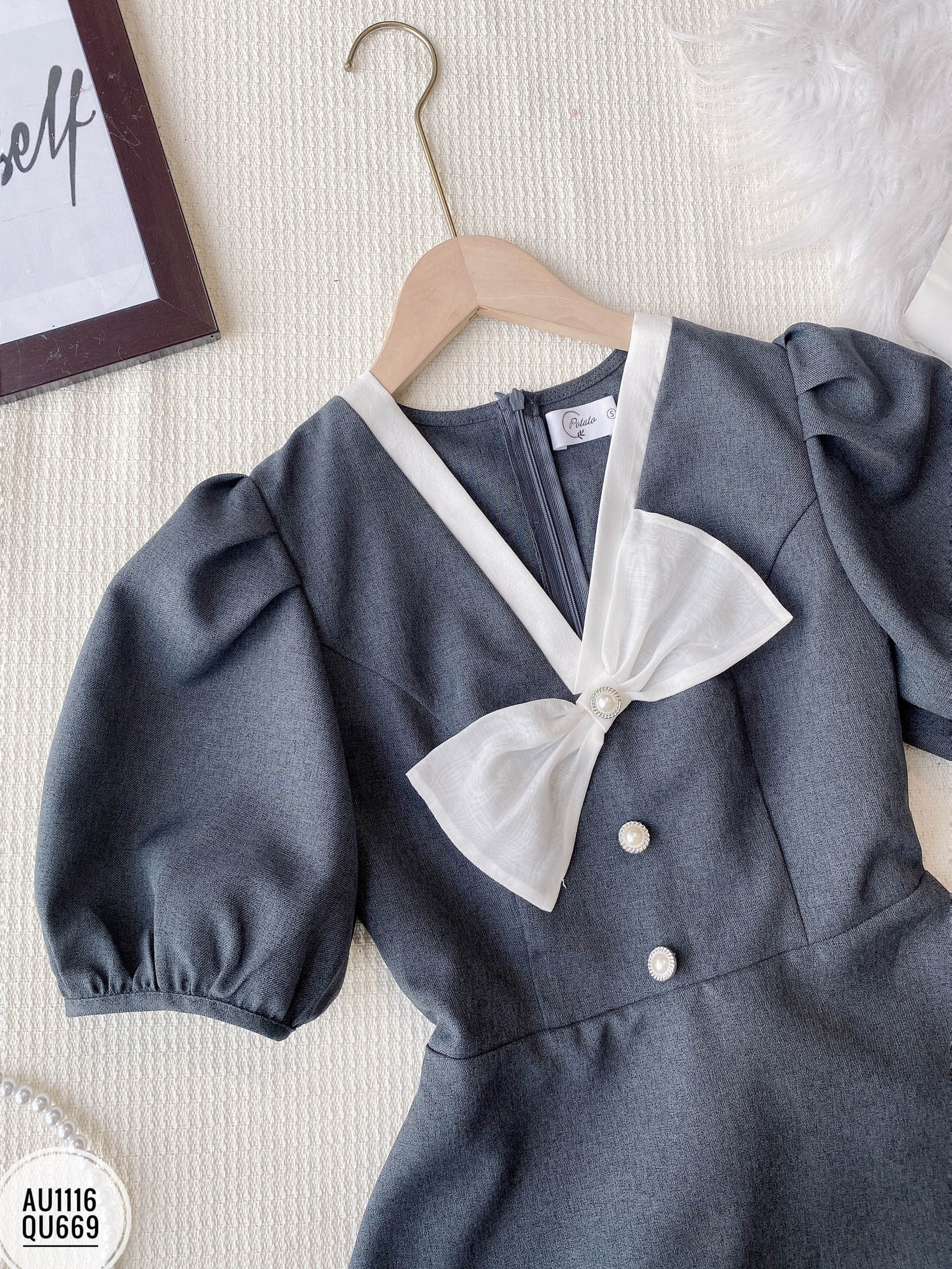 Áo cổ tim nơ ngực dáng peplum