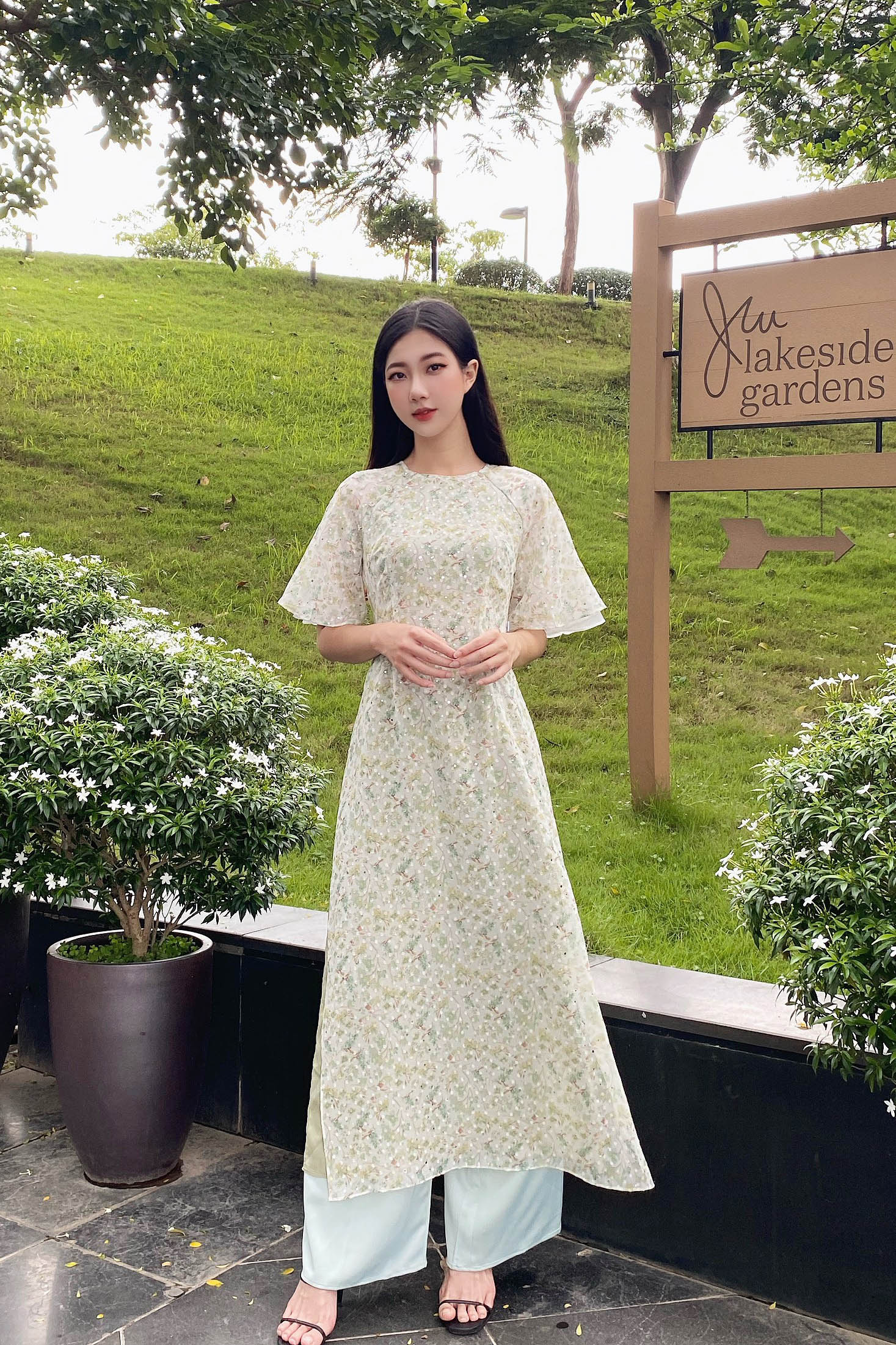 Áo dài cổ tròn tay raglag hai tầng dáng eo