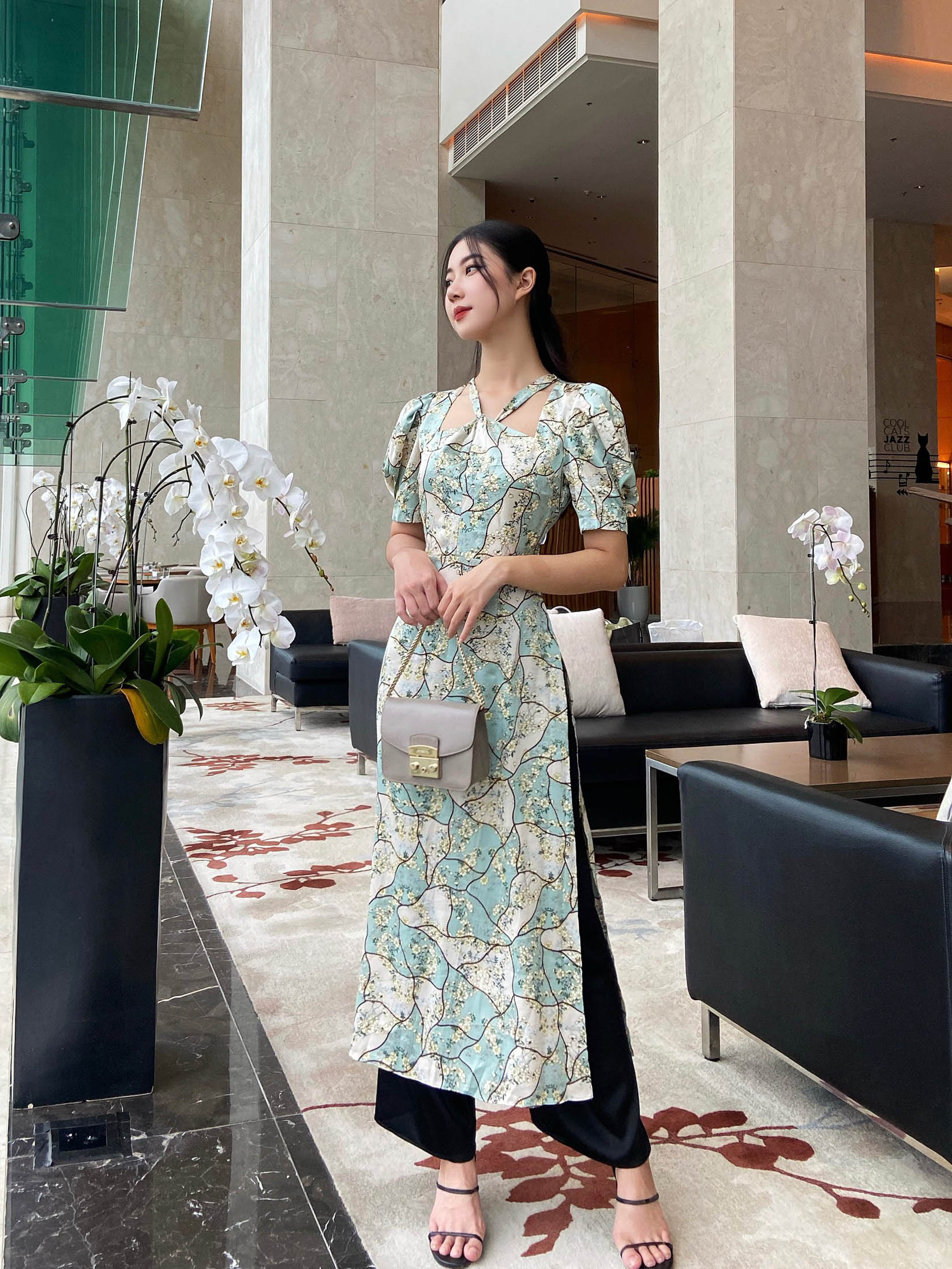 Áo dài tay bồng cổ yếm