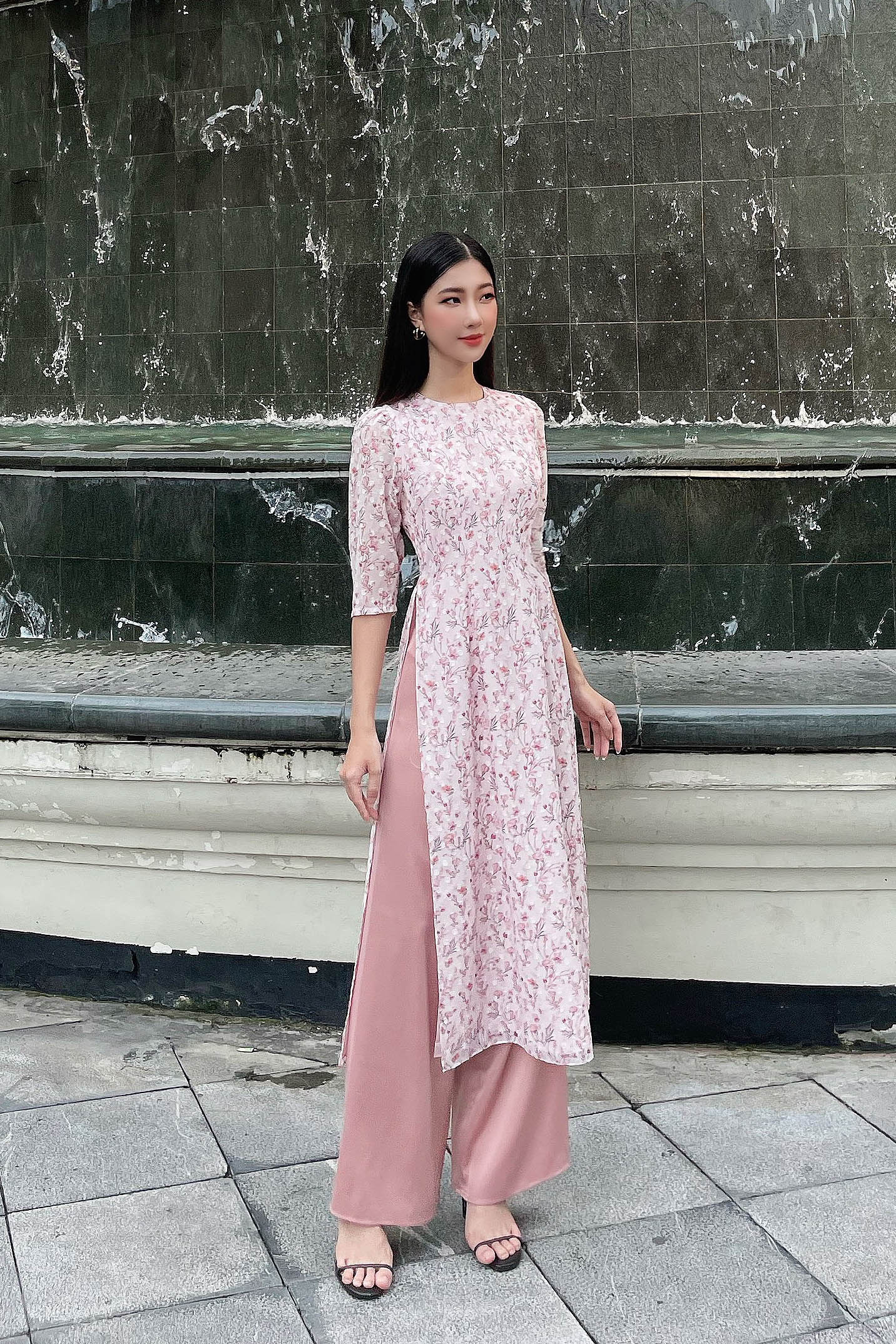 Áo dài cổ tròn tay bồng dáng eo
