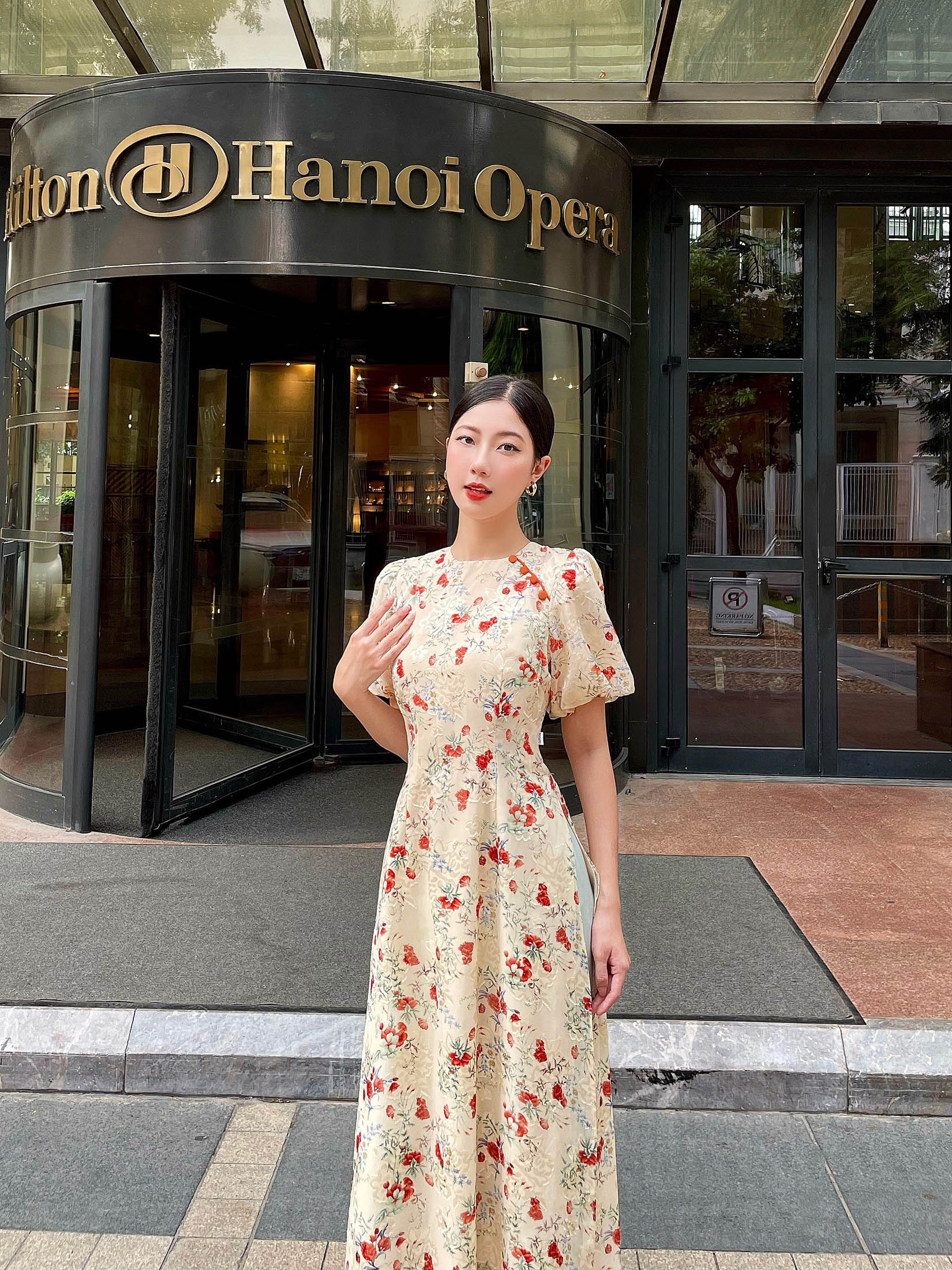 Áo dài cổ tròn đính cúc lệch, tay giật lót