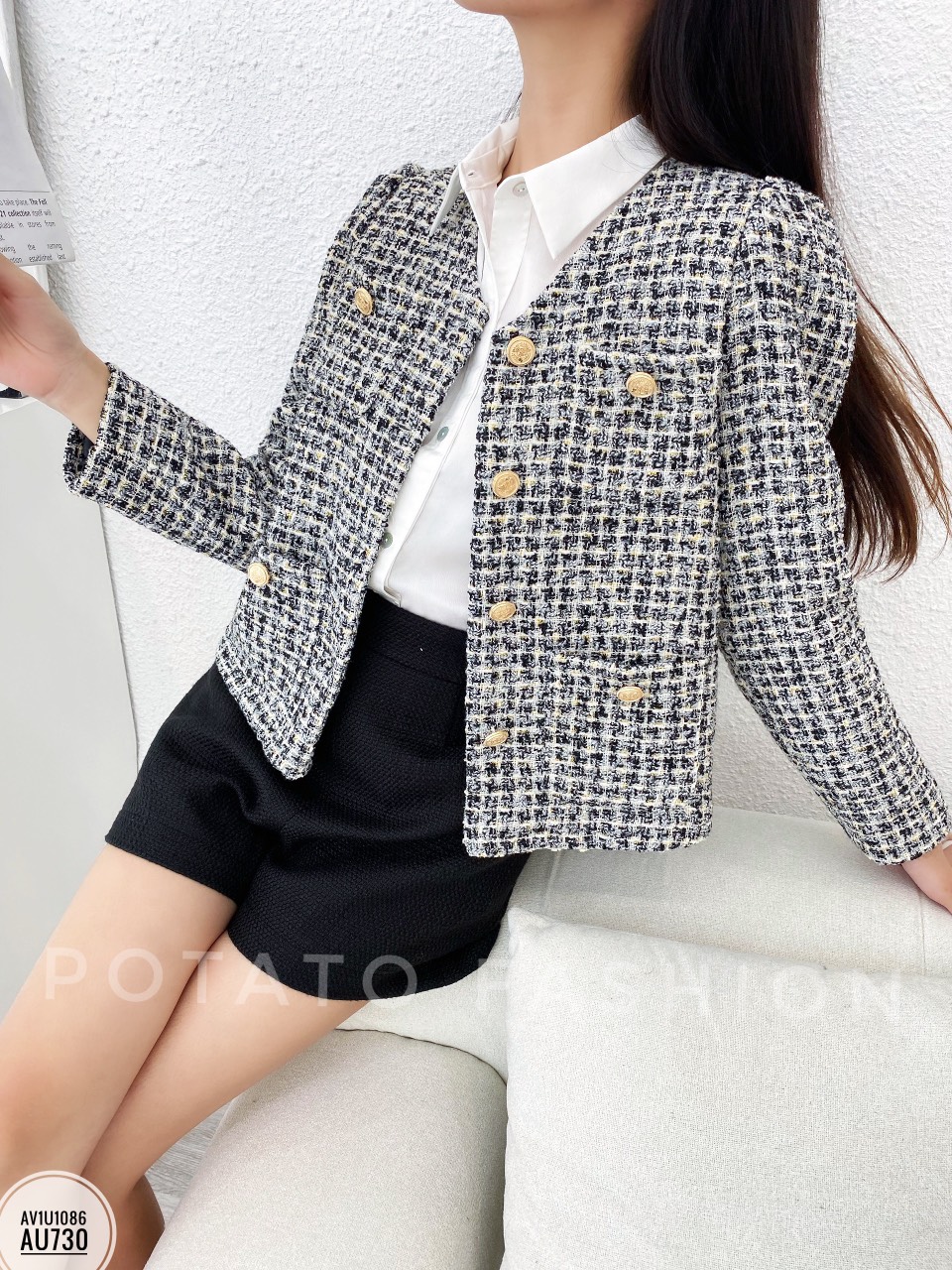 Áo tweed cổ tim cài cúc tay bồng túi ốp