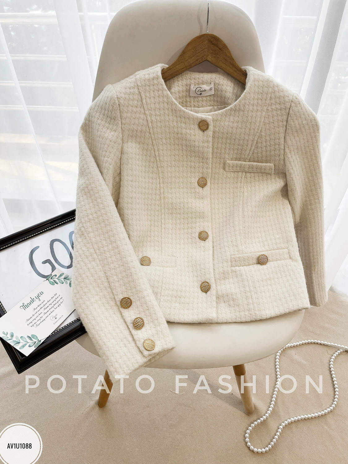 Áo tweed cổ tròn cài cúc túi cơi thân bổ mảnh