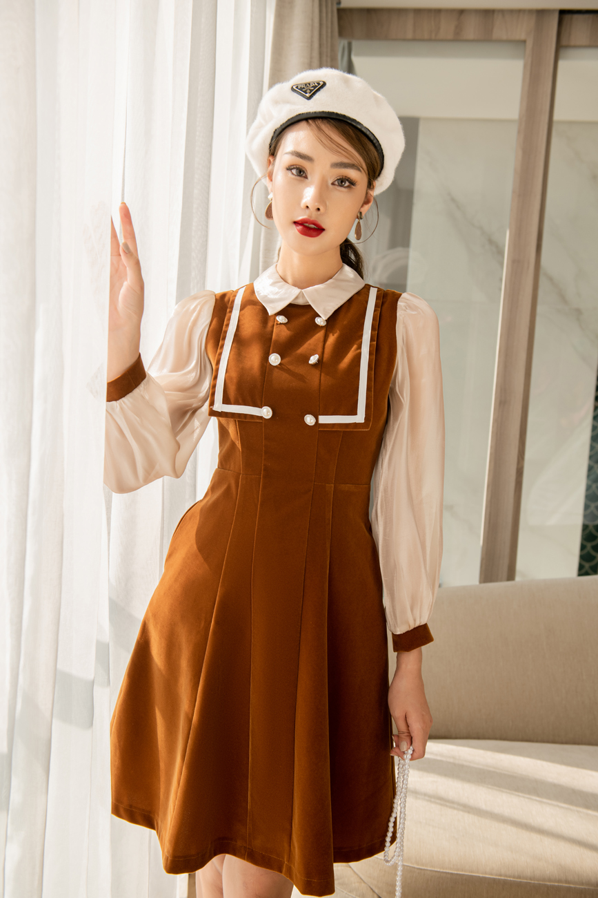 Váy cổ đức đáp ngực