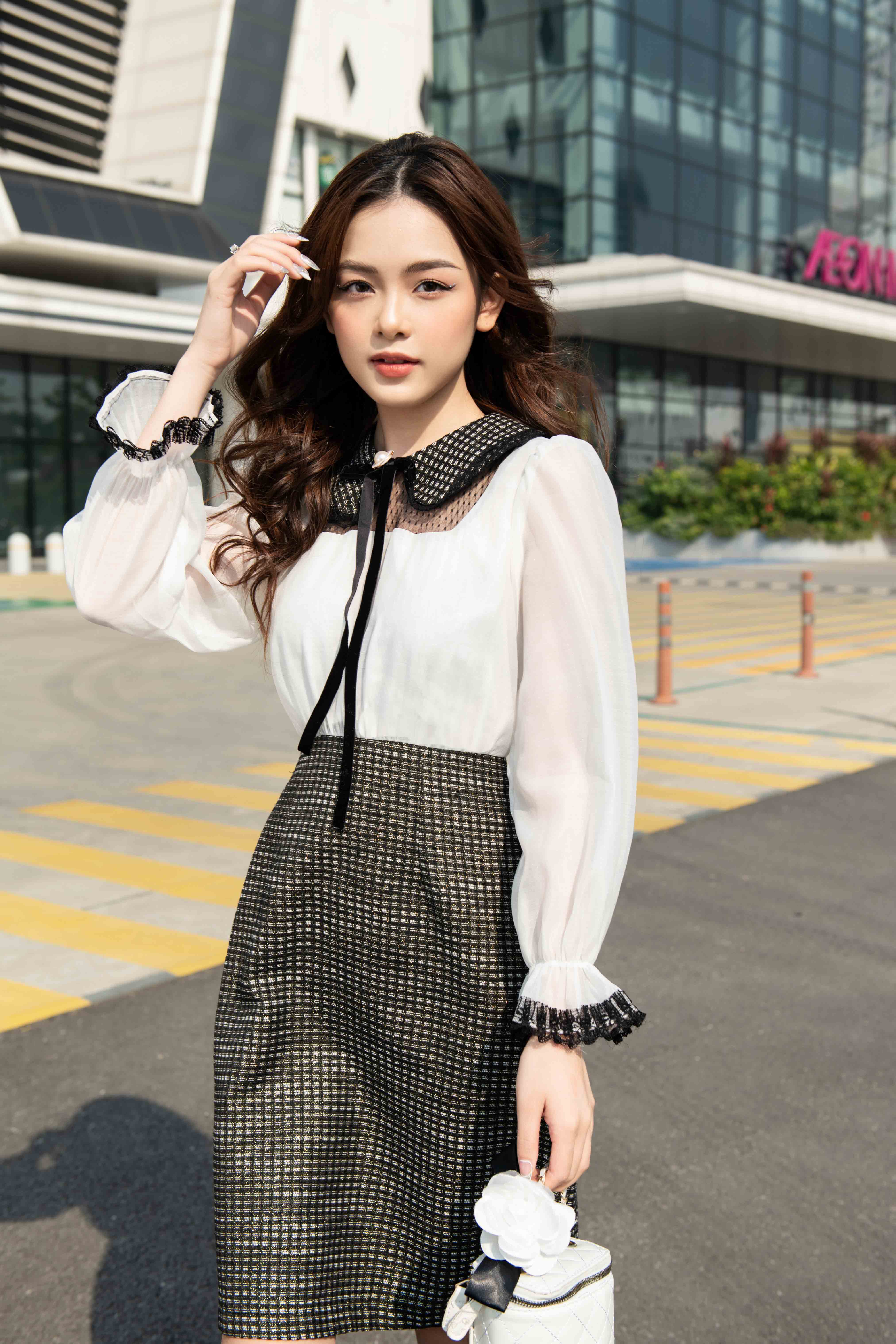 Váy cổ tròn lá cổ phối kẹp ren đính nơ