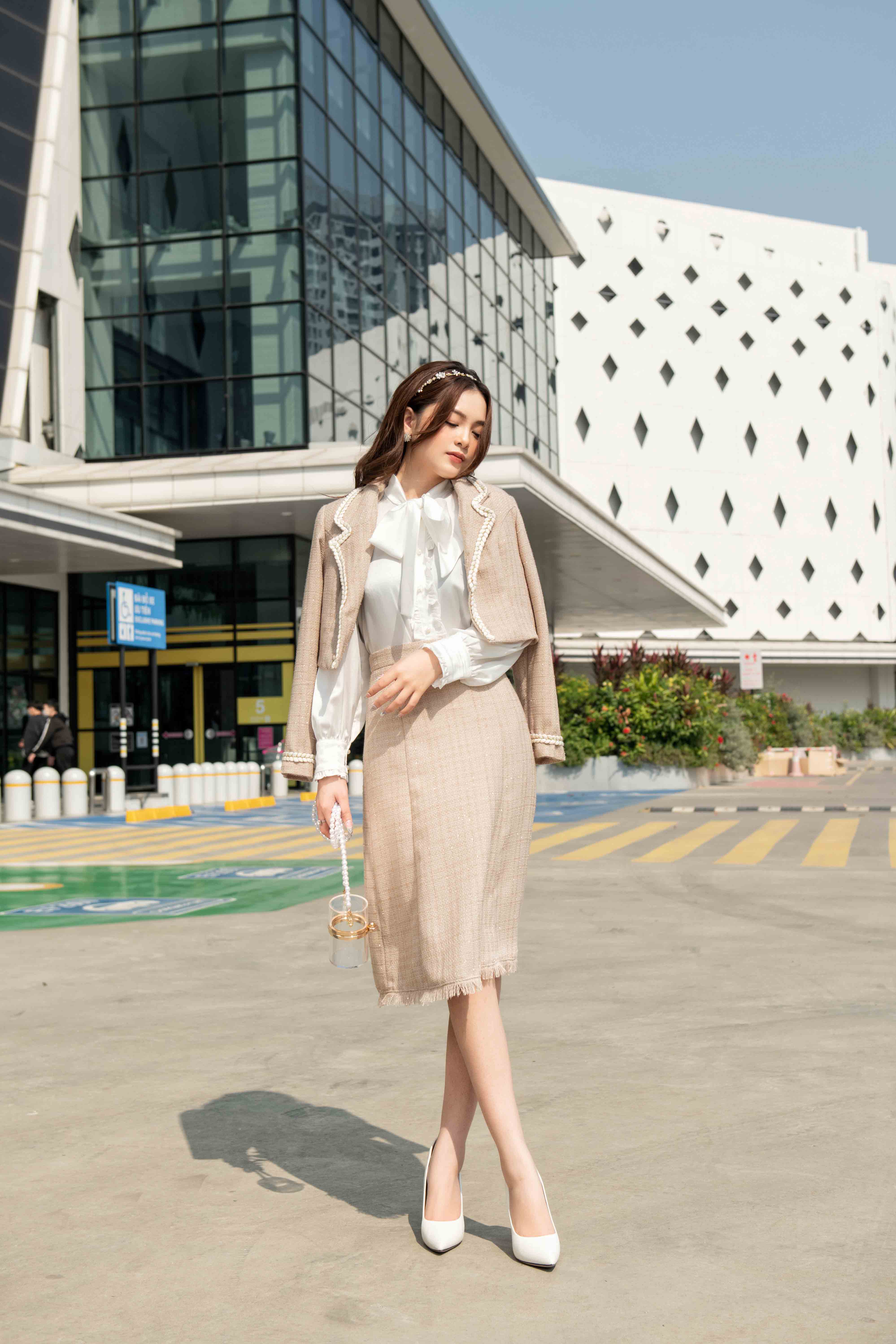 Chân váy dài bổ mảnh rút rua gấu