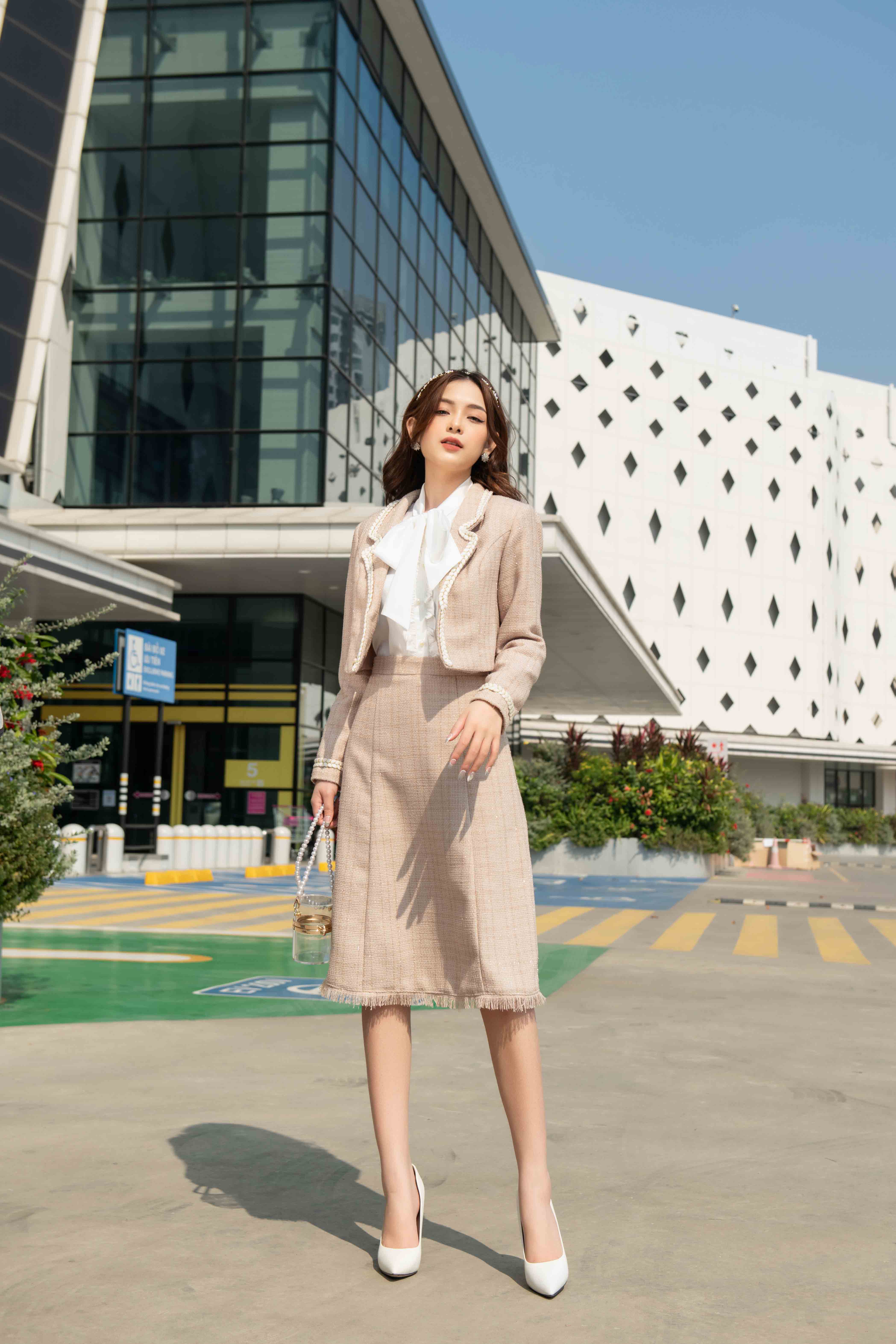 Chân váy dài bổ mảnh rút rua gấu