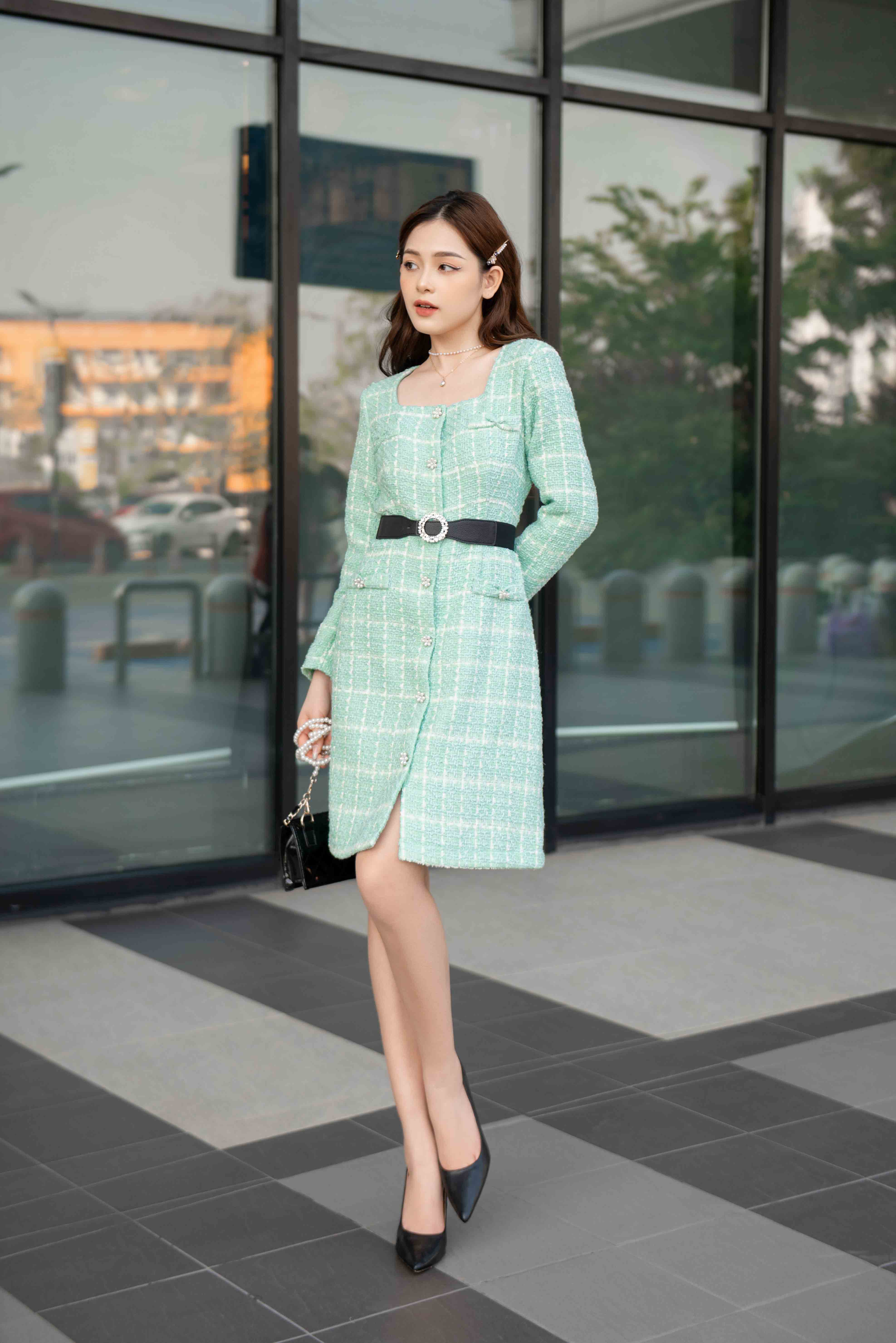 Váy cổ vuông nẹp đính cúc túi cơi