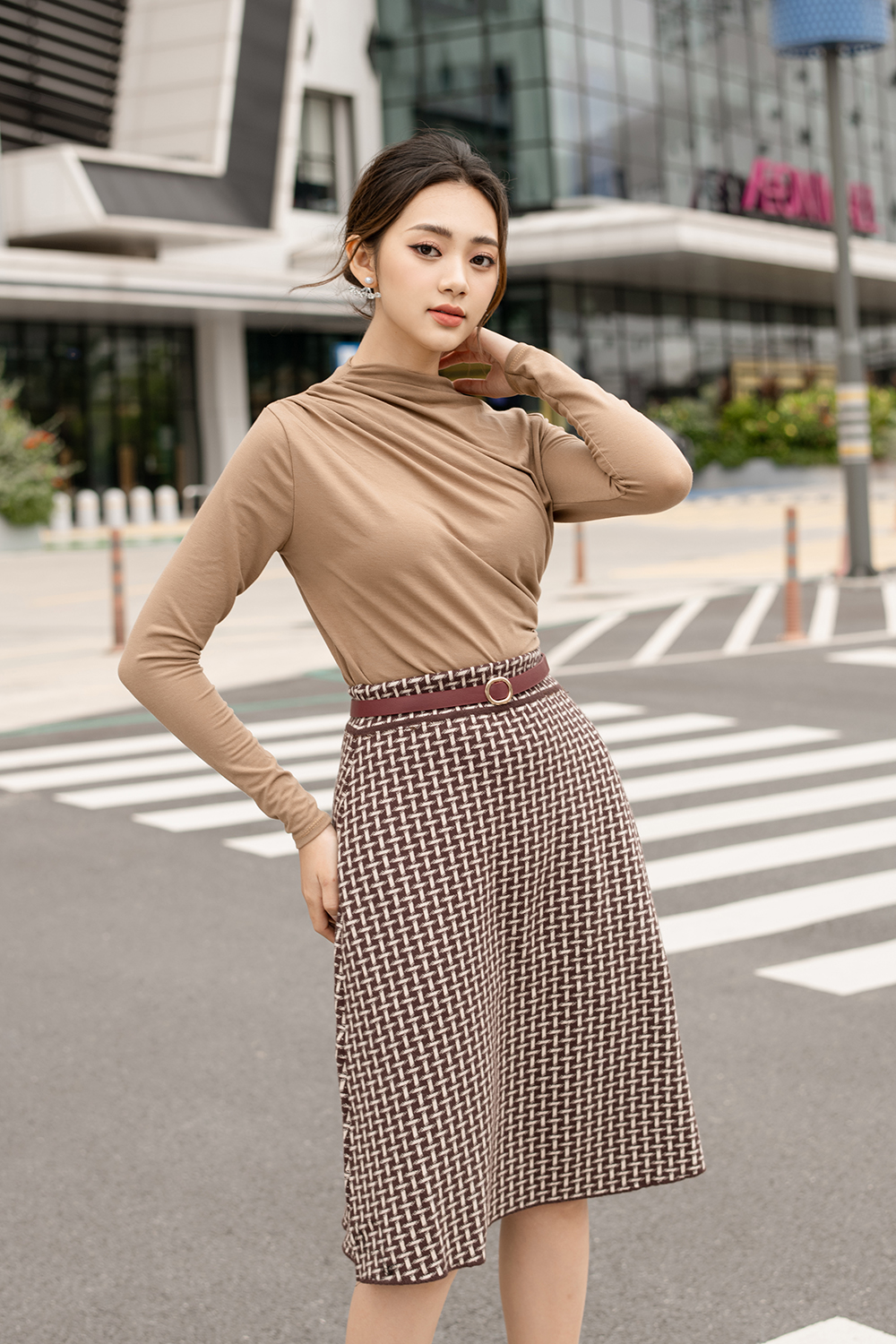 Chân váy len kẻ đai