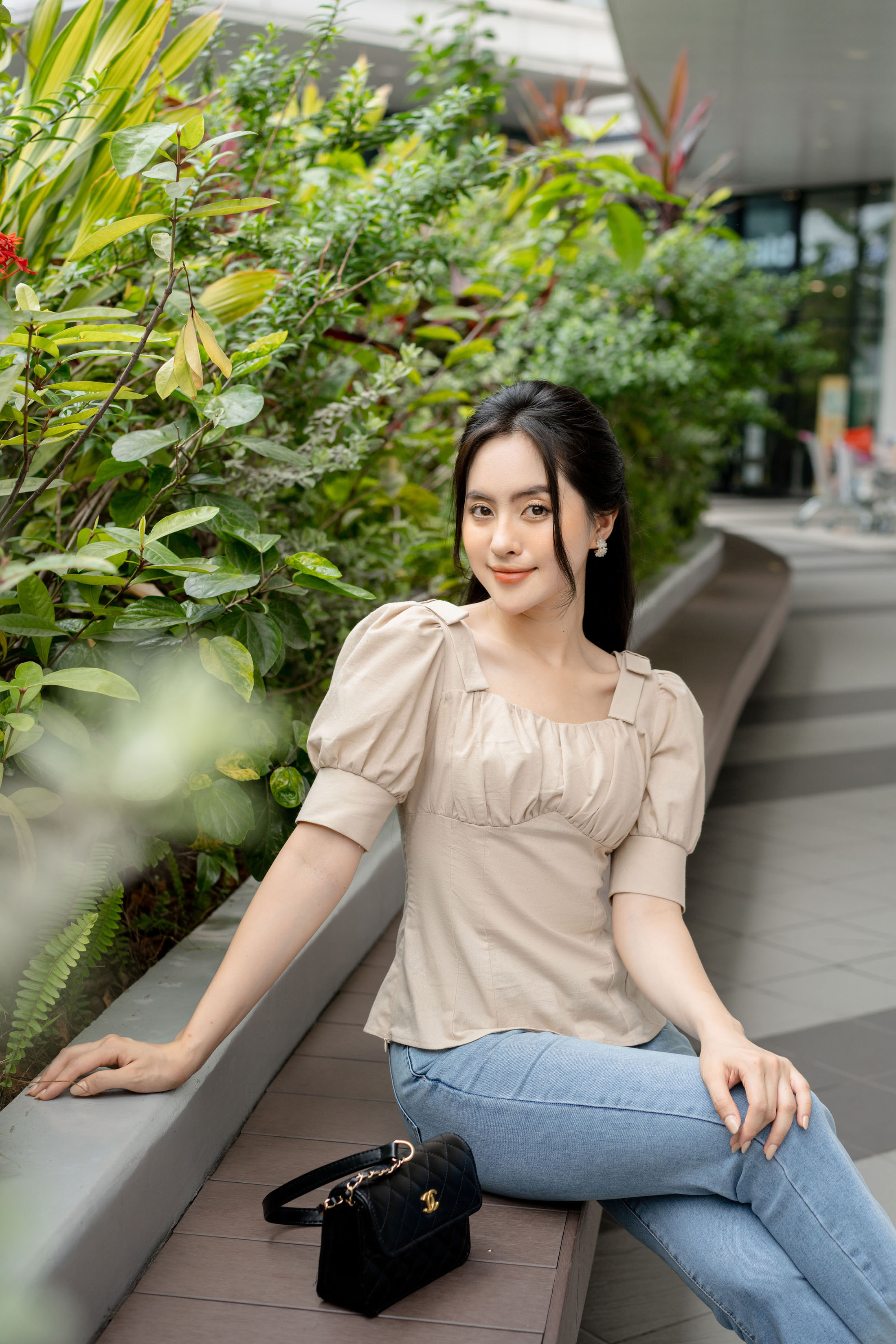 Áo cổ vuông nhún ngực, nơ vai
