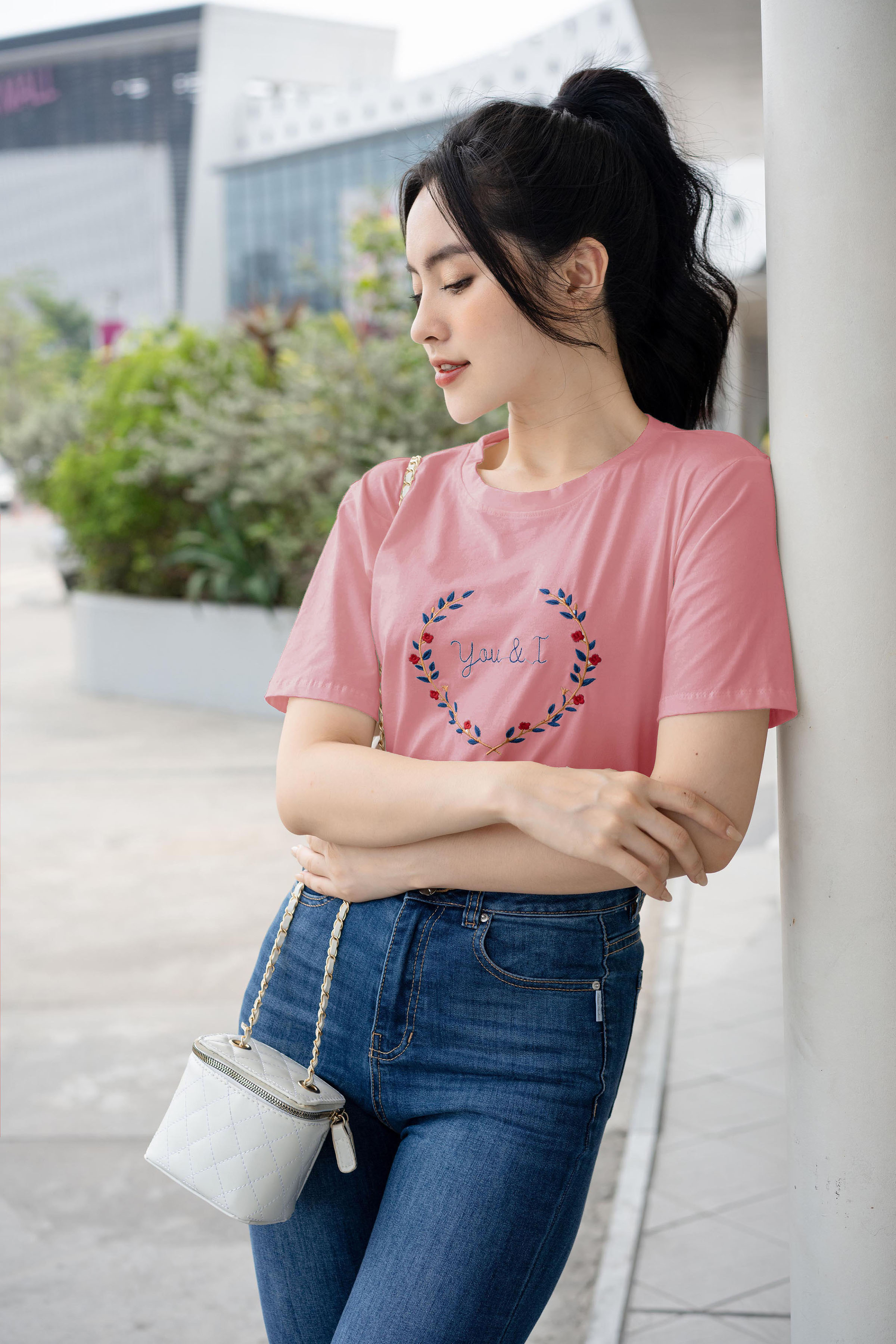 Áo phông thêu chữ YOU AND I