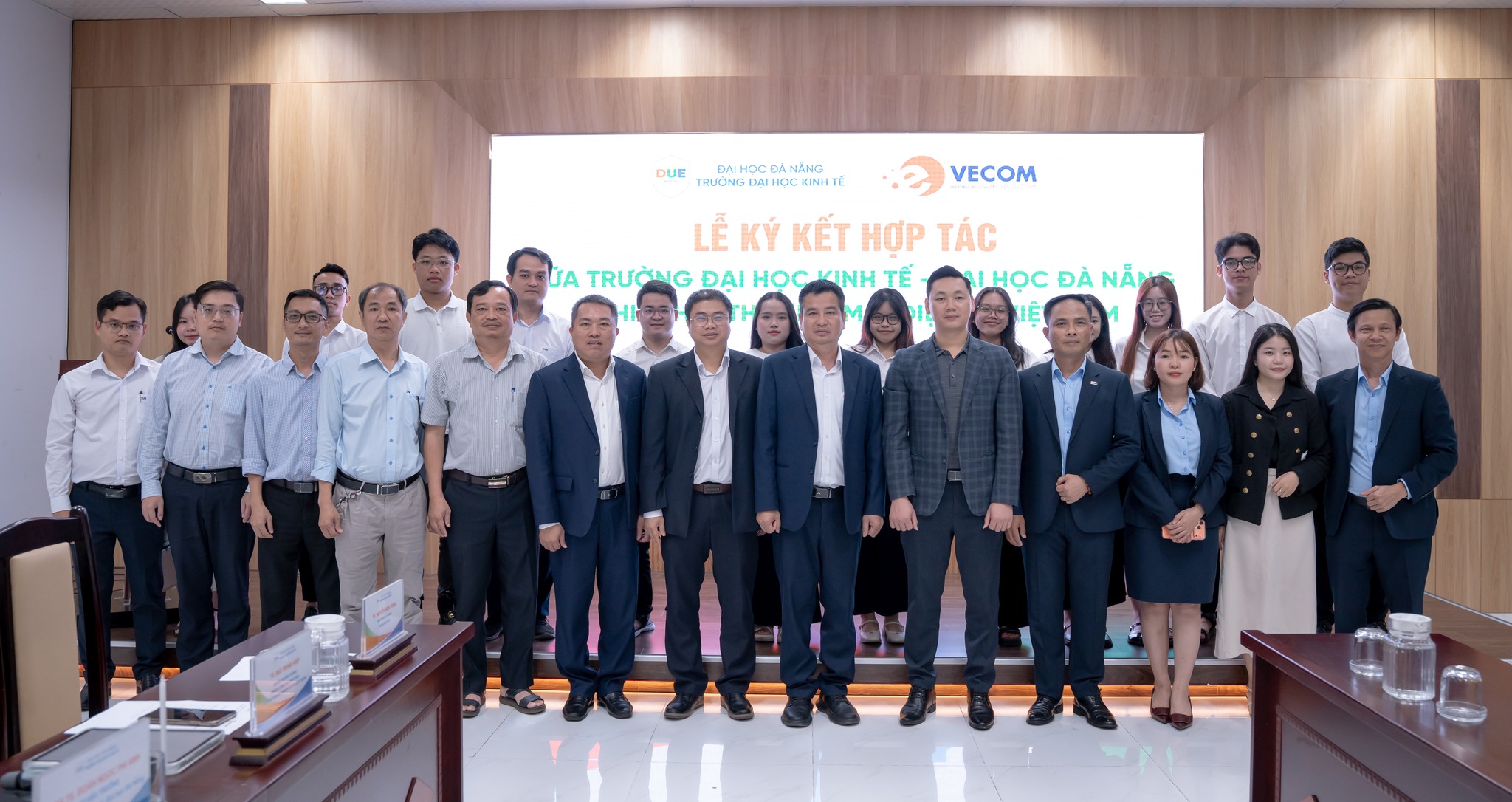 VECOM Signs Cooperation Agreement with the University of Economics – The University of Da Nang to Promote Human Resource Development for the Digital Economy
