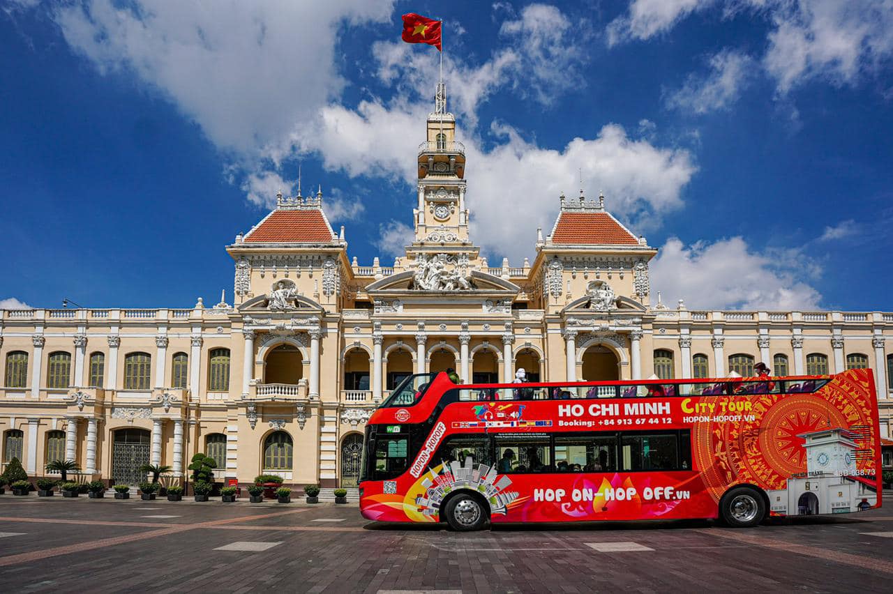 Những lý do vì sao bạn nên chọn tham quan Sài Gòn trên xe buýt Hop On Hop Off